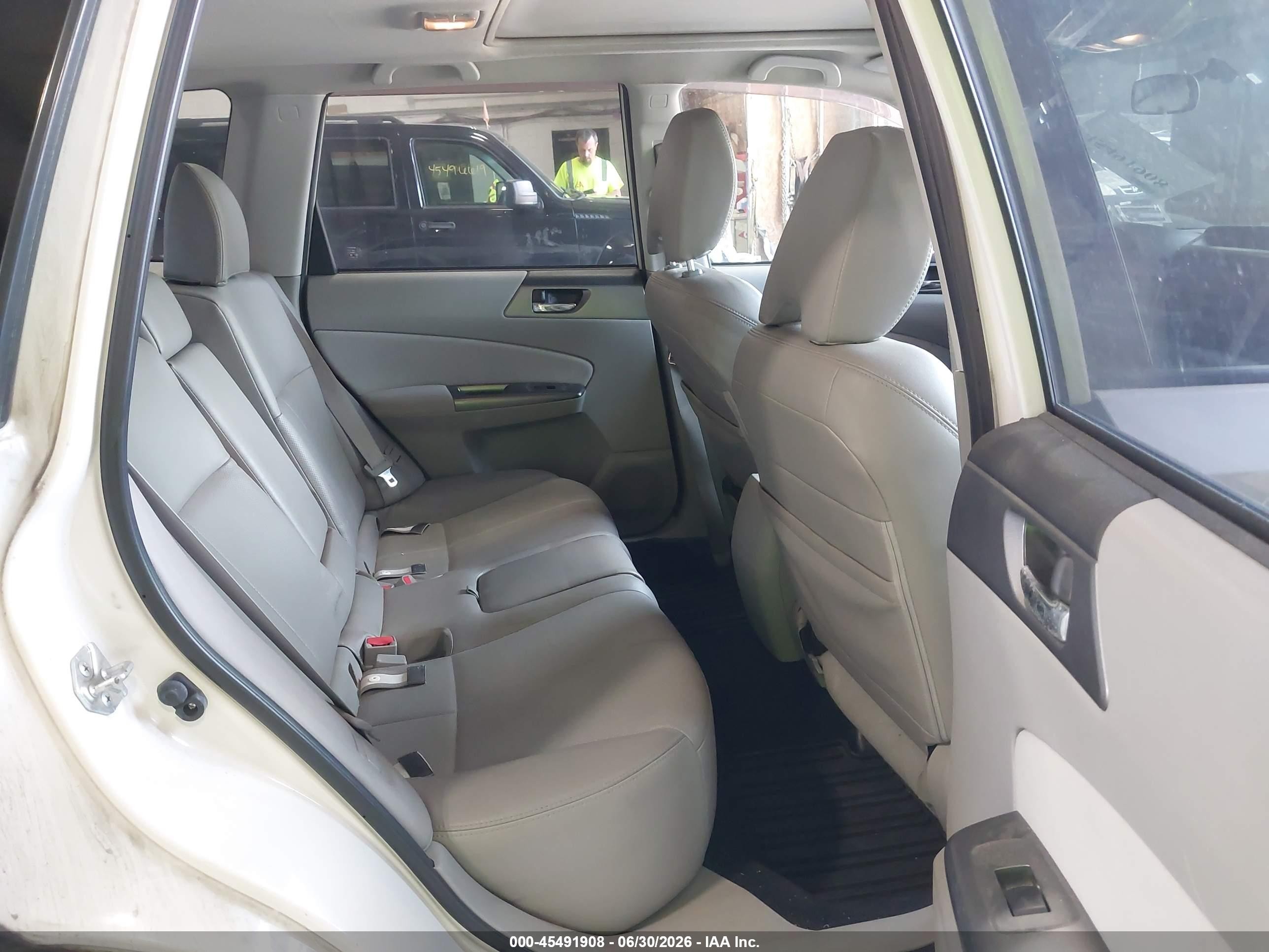 2012 Subaru Forester 2.5x Limited White vin: JF2SHAEC0CH407981