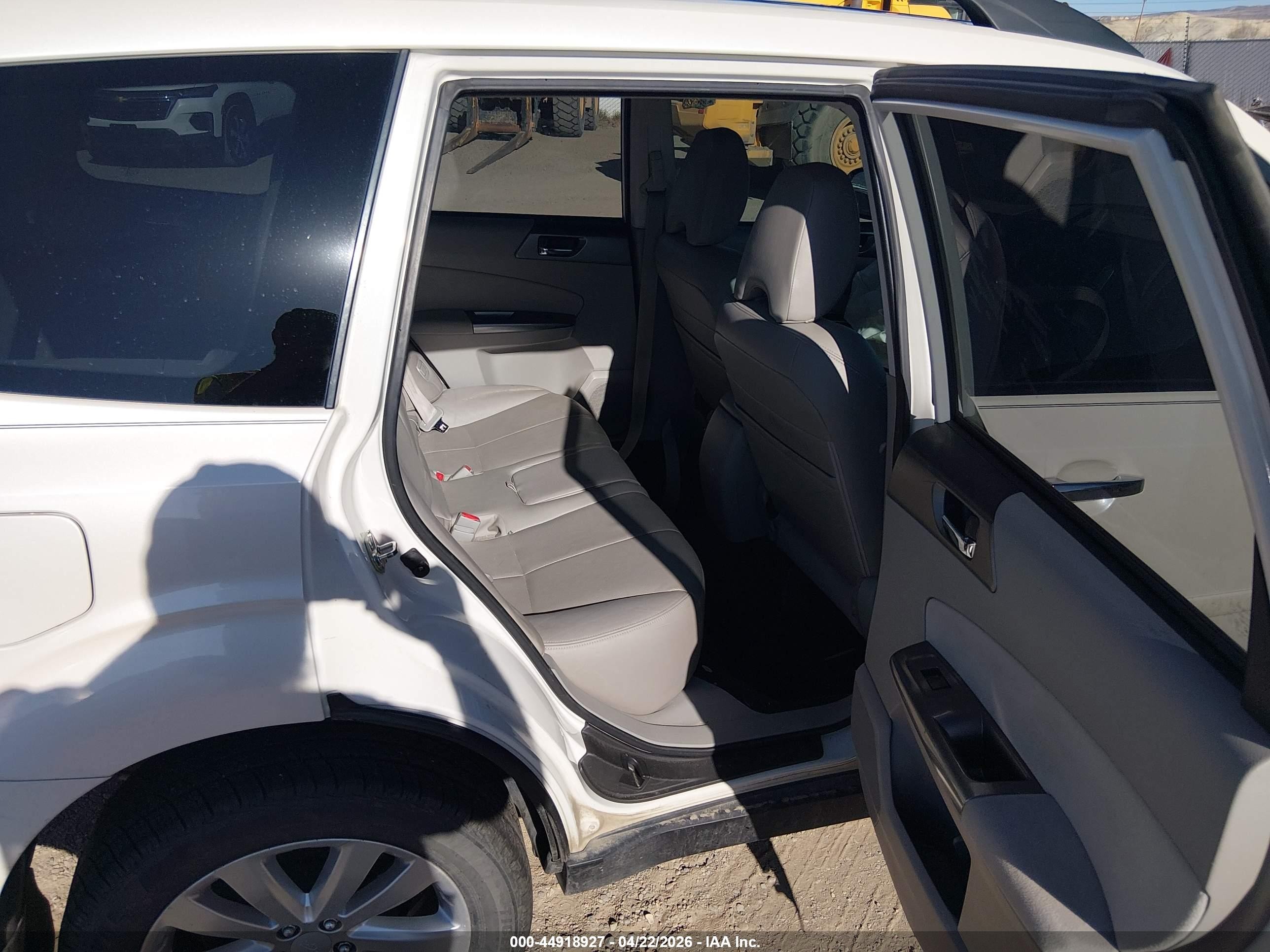 2013 Subaru Forester 2.5x Limited White vin: JF2SHAEC1DH408591