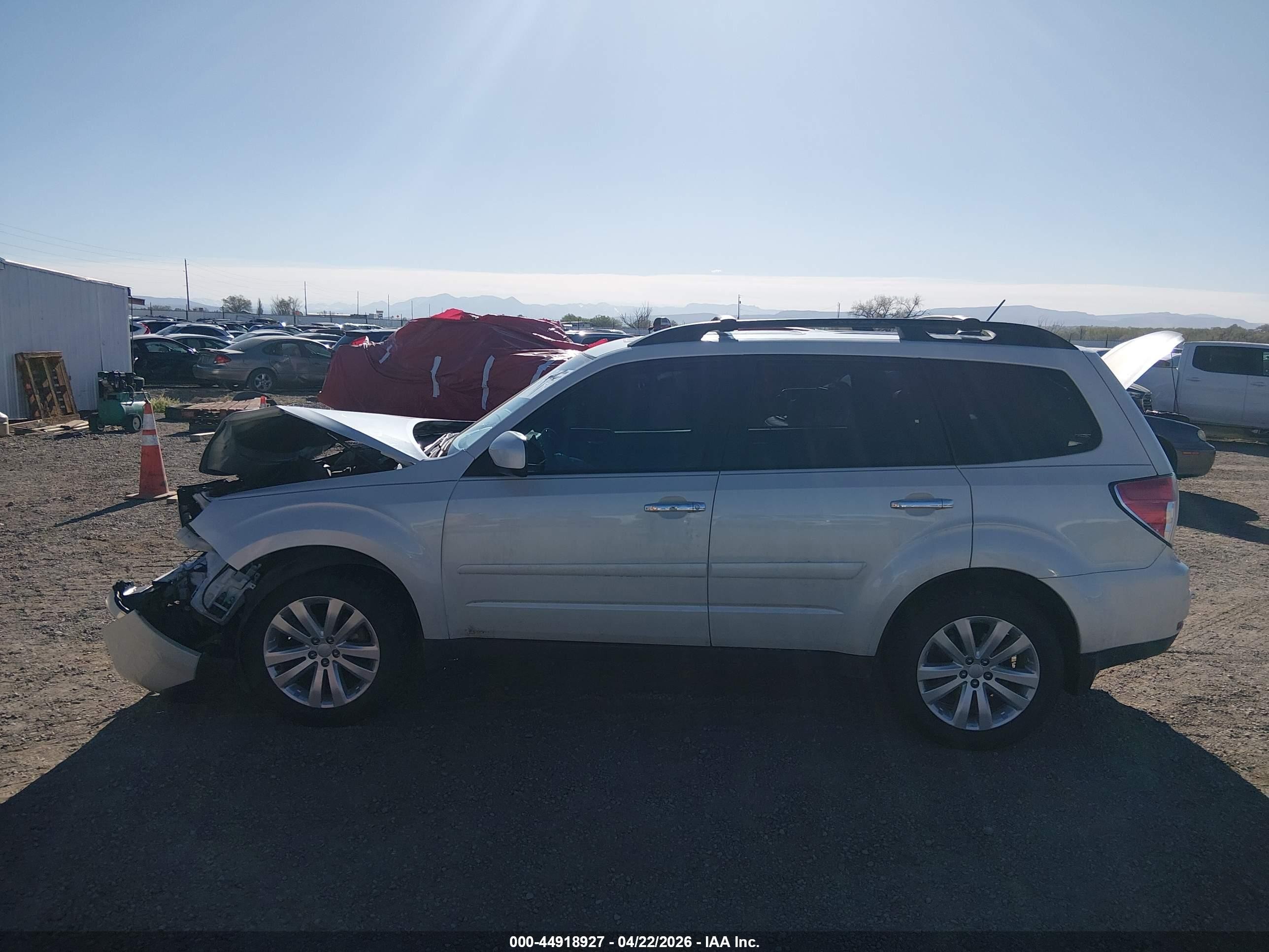 2013 Subaru Forester 2.5x Limited White vin: JF2SHAEC1DH408591
