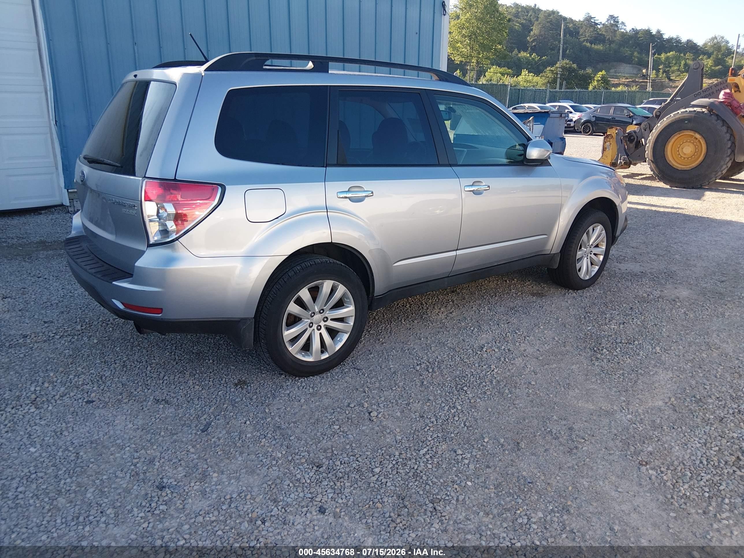 2013 Subaru Forester 2.5x Limited Silver vin: JF2SHAEC1DH416903