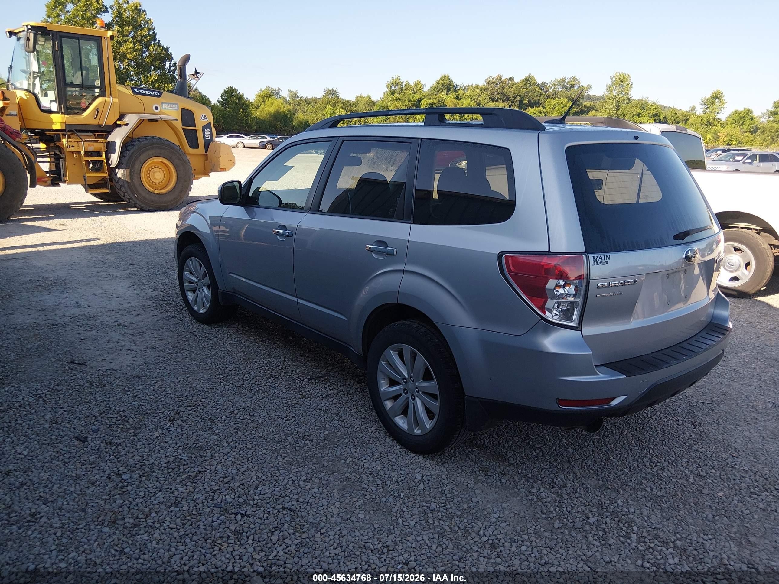 2013 Subaru Forester 2.5x Limited Silver vin: JF2SHAEC1DH416903
