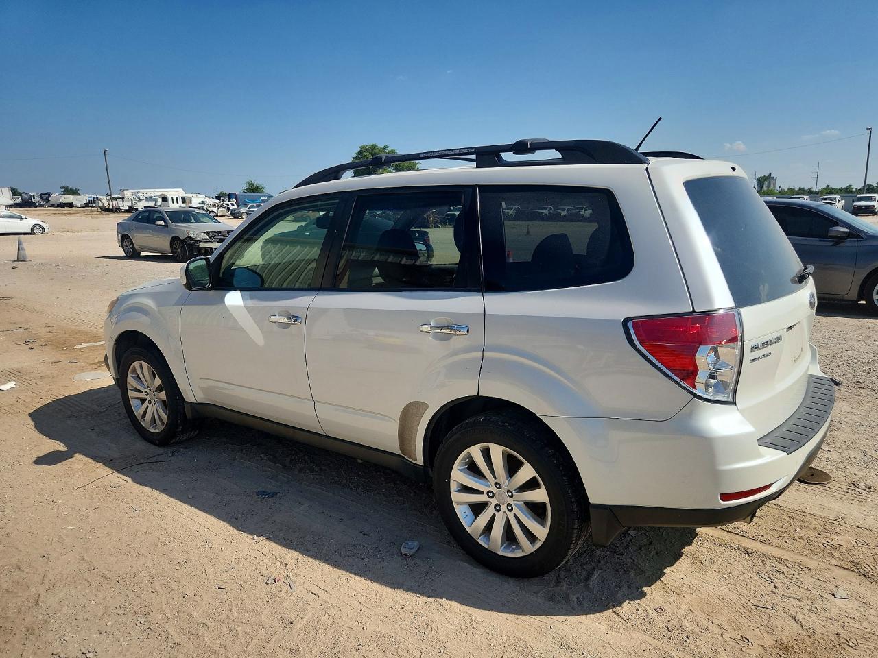 2013 Subaru Forester Limited White vin: JF2SHAEC2DH425691