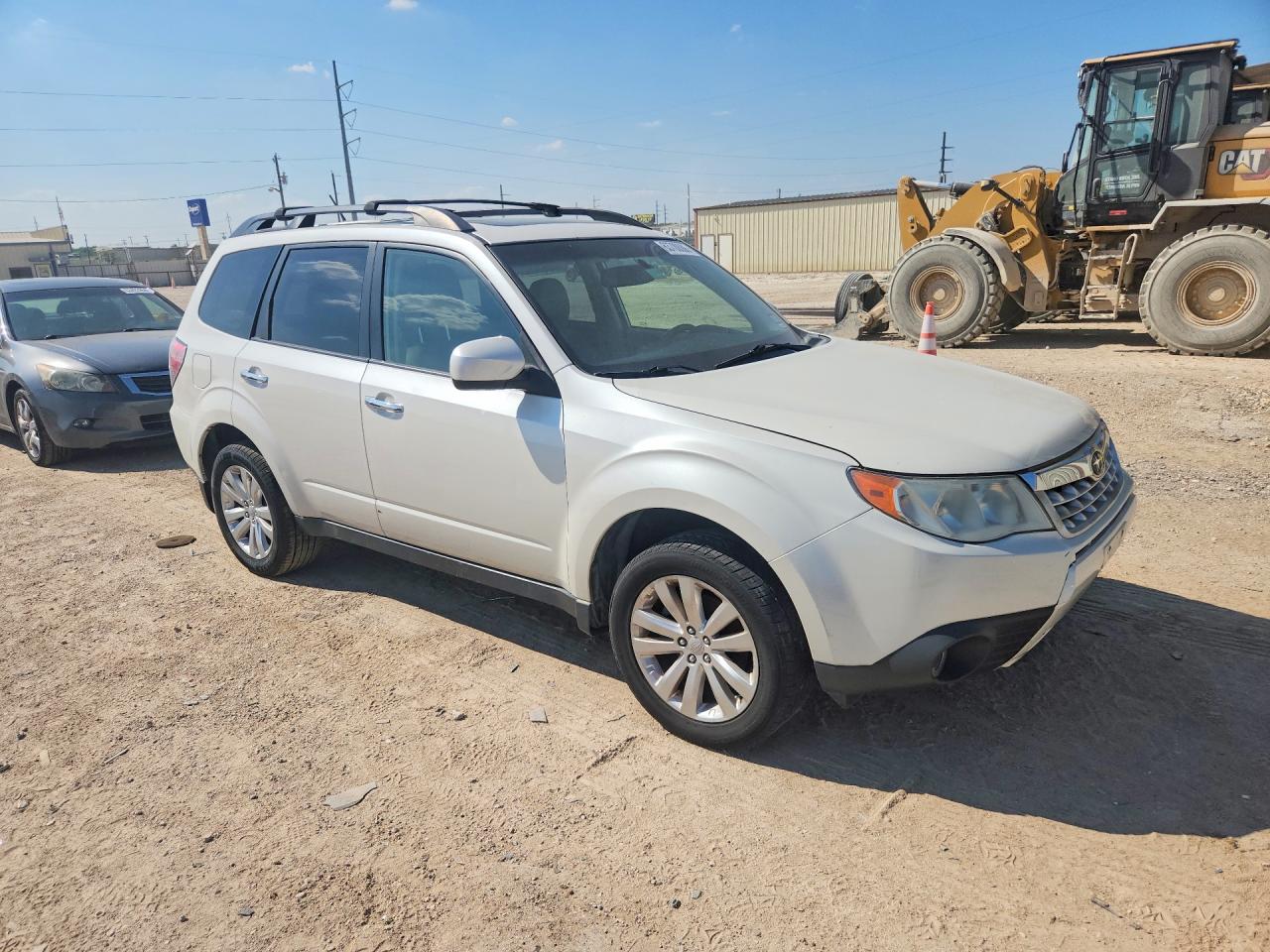 2013 Subaru Forester Limited White vin: JF2SHAEC2DH425691