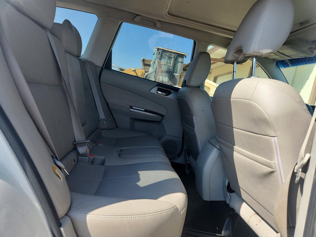 2013 Subaru Forester Limited White vin: JF2SHAEC2DH425691