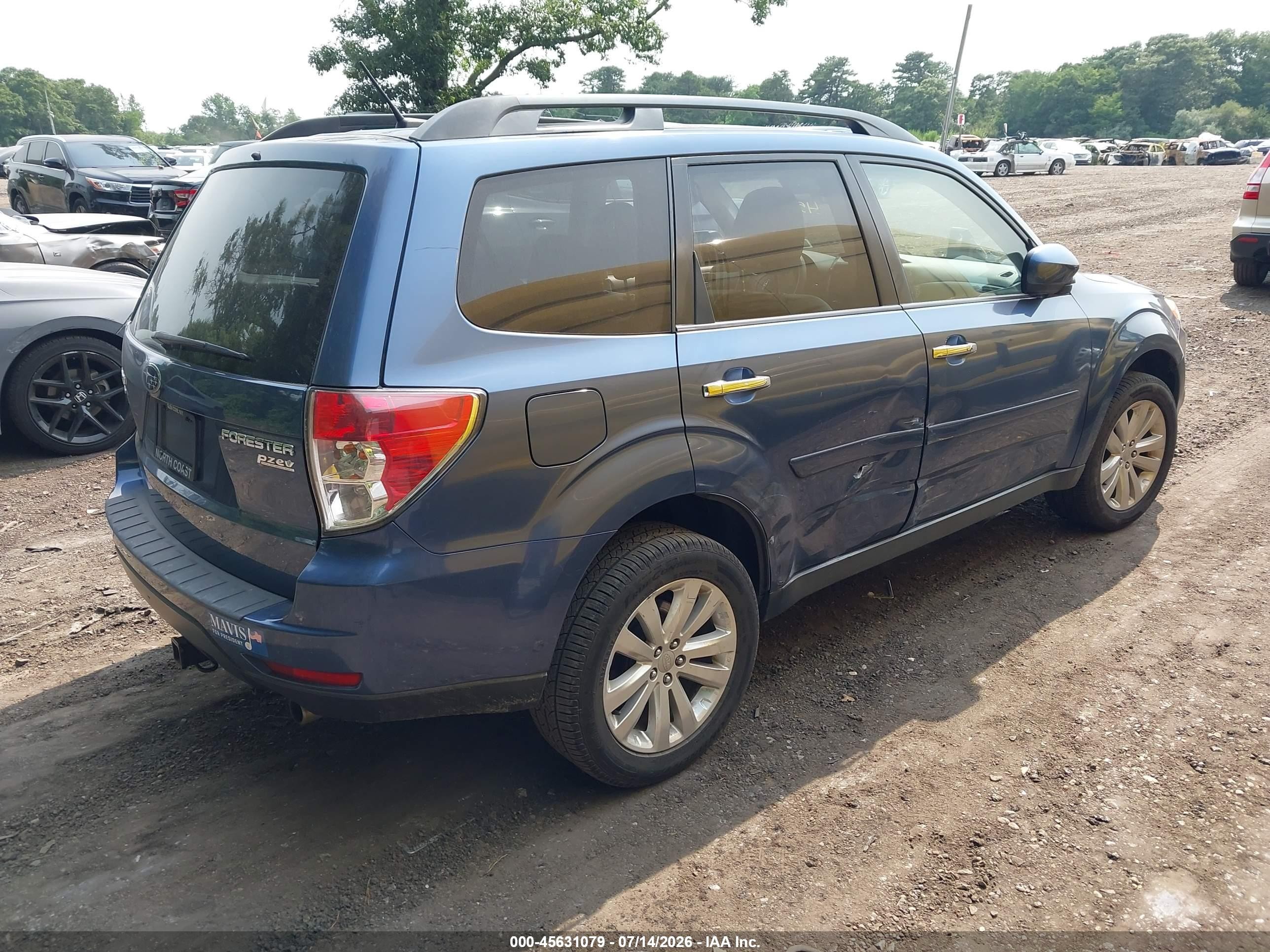 2013 Subaru Forester 2.5x Limited Синий vin: JF2SHAEC2DH427523