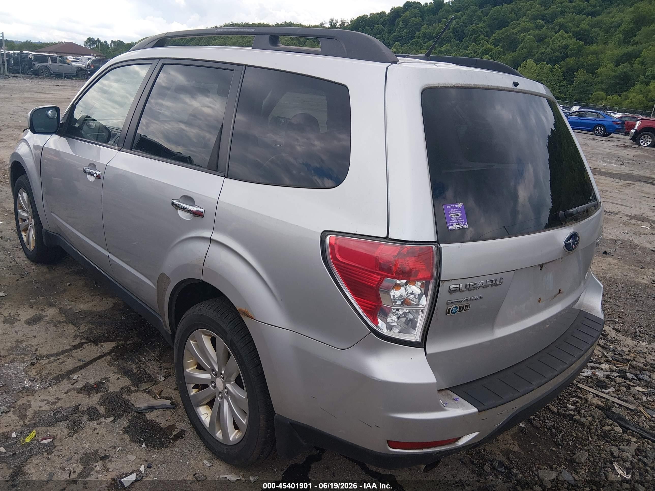 2011 Subaru Forester 2.5x Limited Silver vin: JF2SHAEC3BH729481