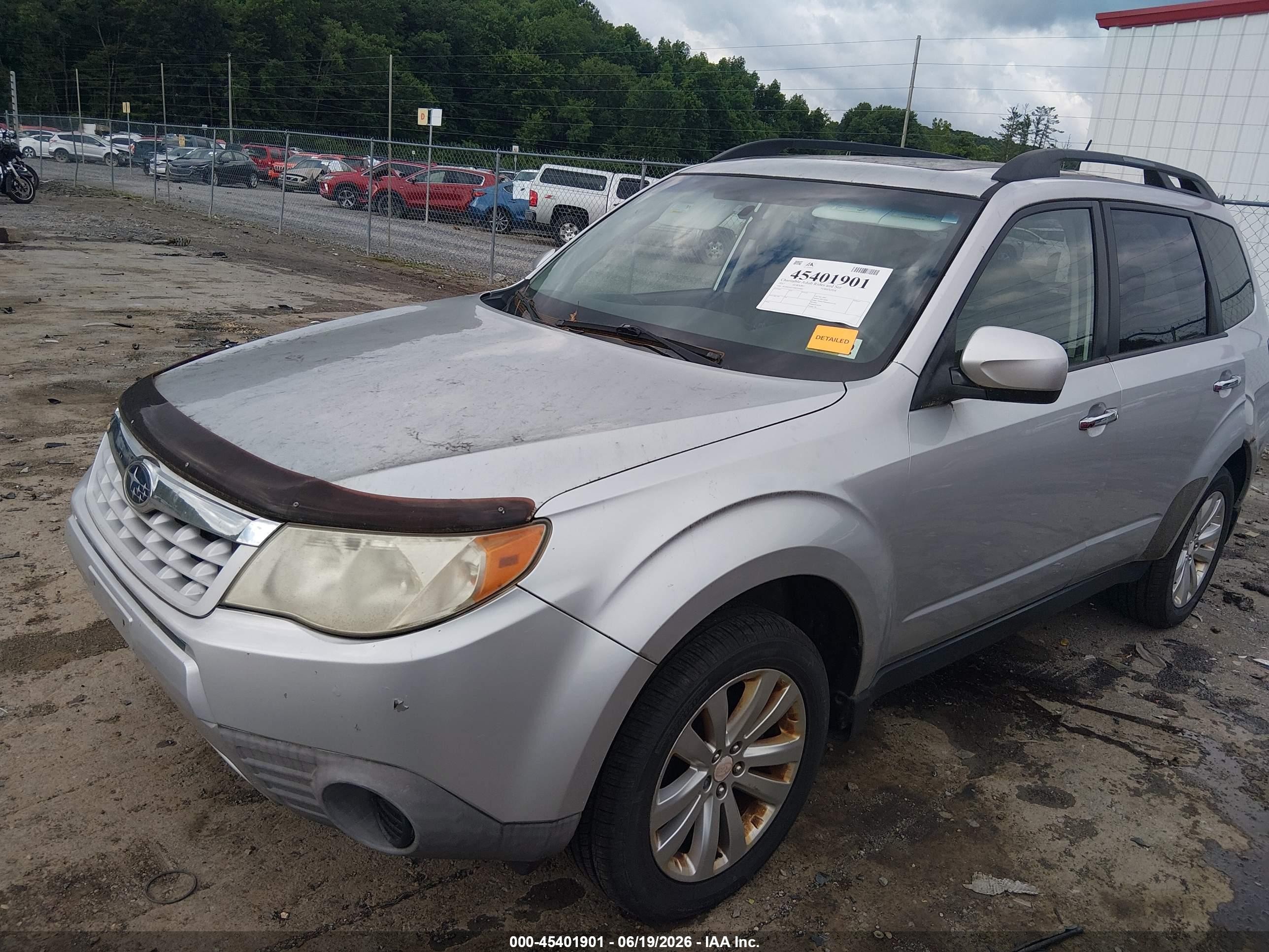 2011 Subaru Forester 2.5x Limited Silver vin: JF2SHAEC3BH729481