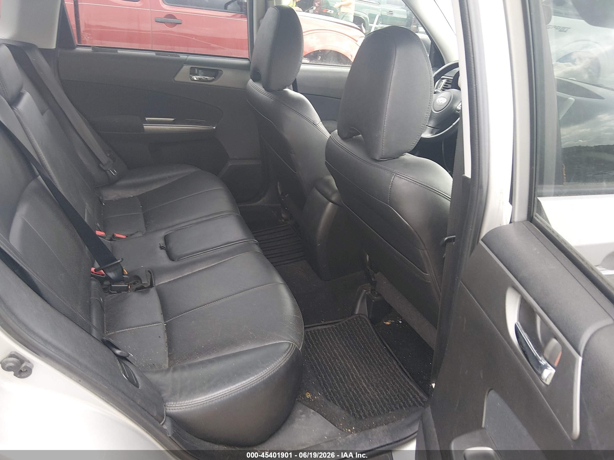 2011 Subaru Forester 2.5x Limited Silver vin: JF2SHAEC3BH729481