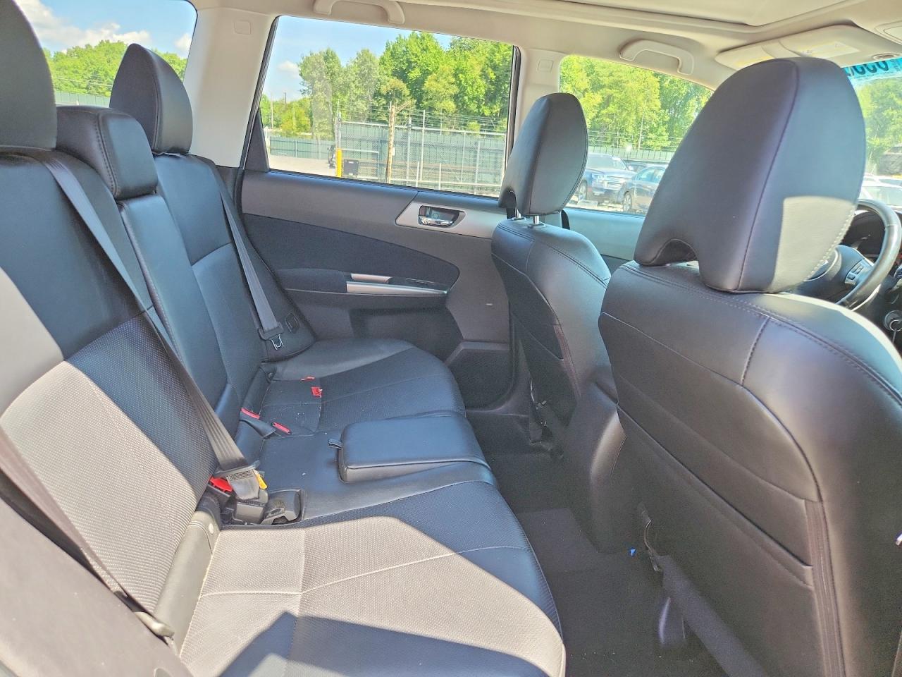 2011 Subaru Forester Limited Silver vin: JF2SHAEC3BH751769