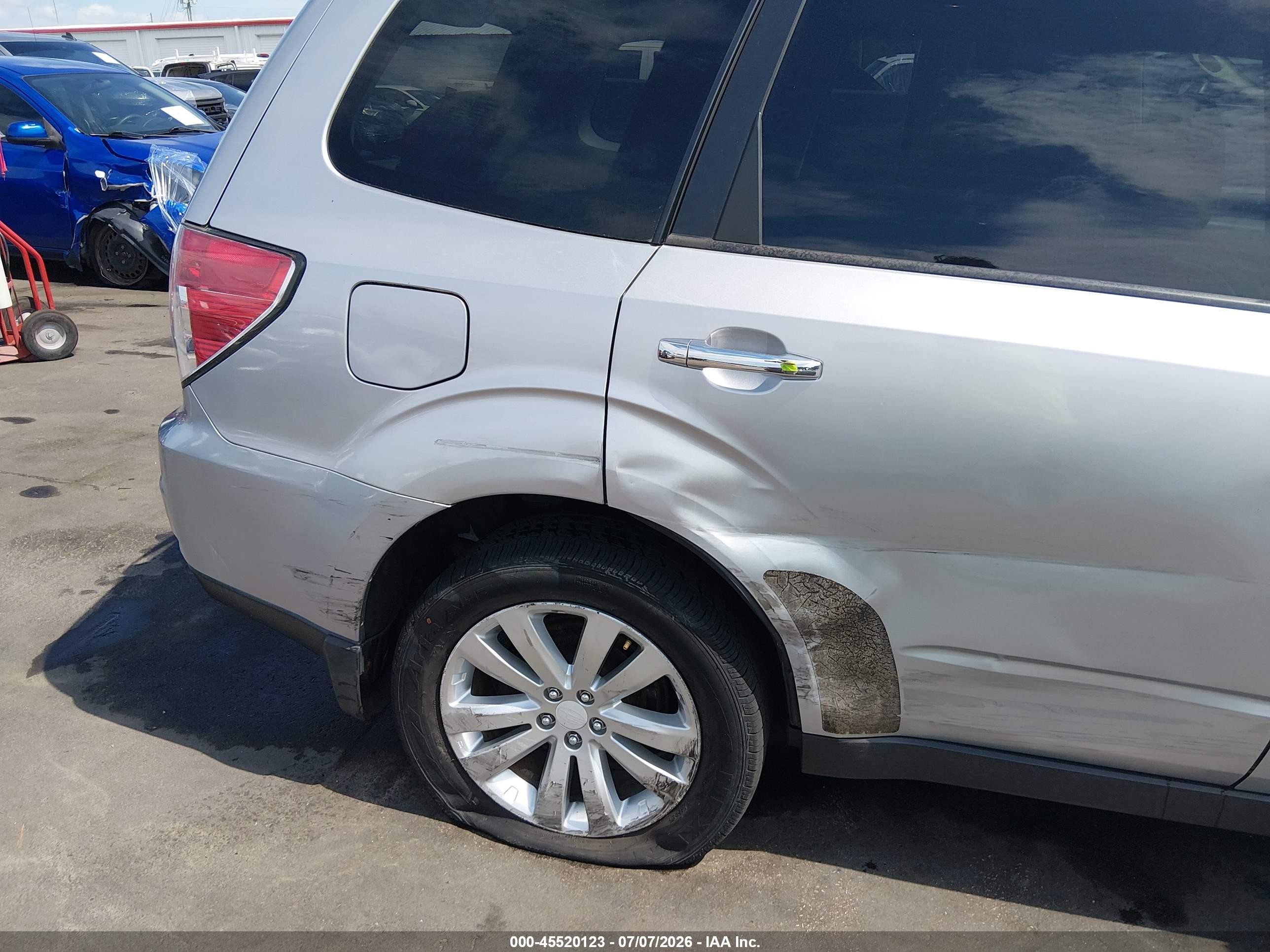 2012 Subaru Forester 2.5x Limited Silver vin: JF2SHAEC4CH412956