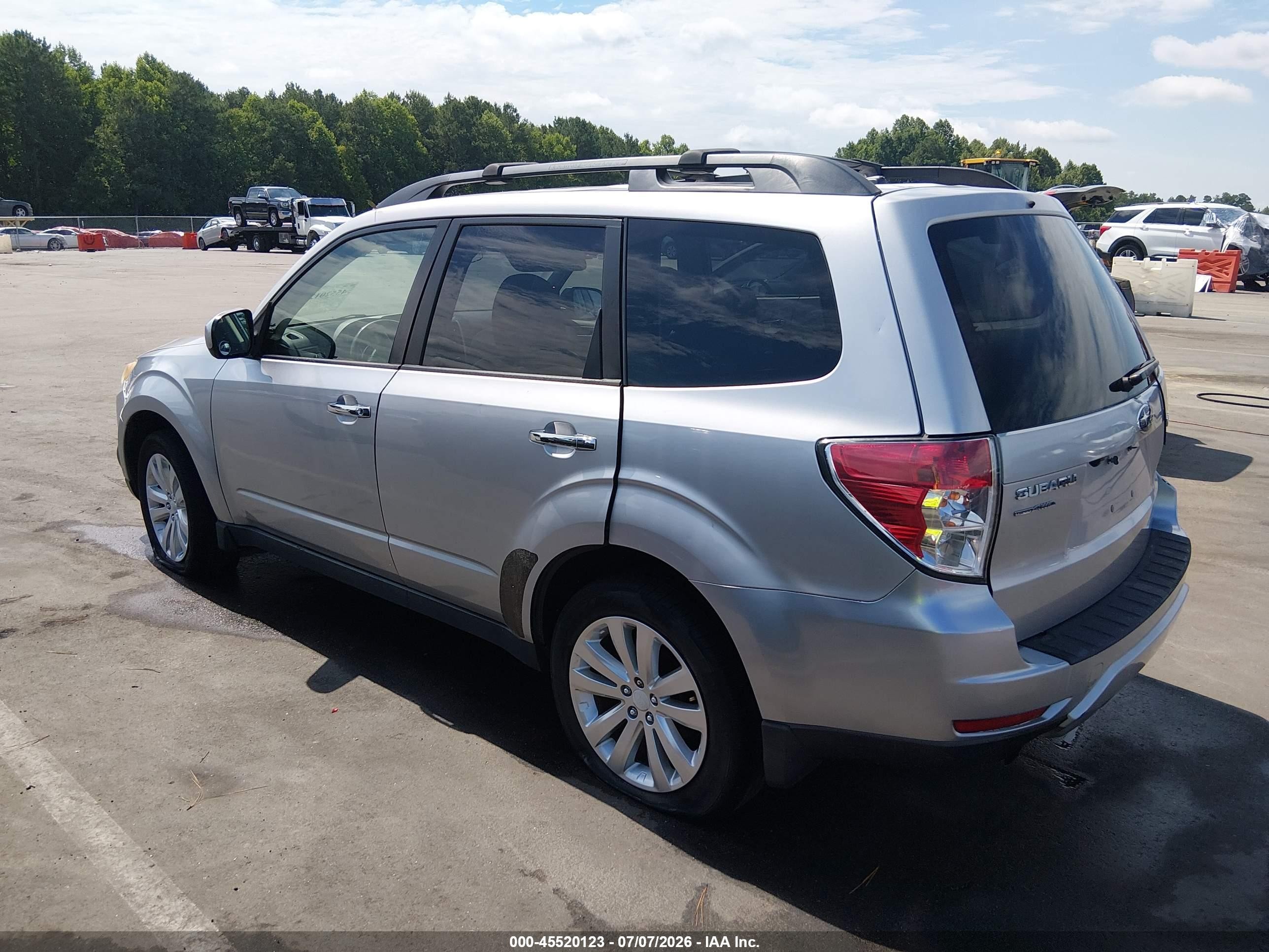 2012 Subaru Forester 2.5x Limited Silver vin: JF2SHAEC4CH412956