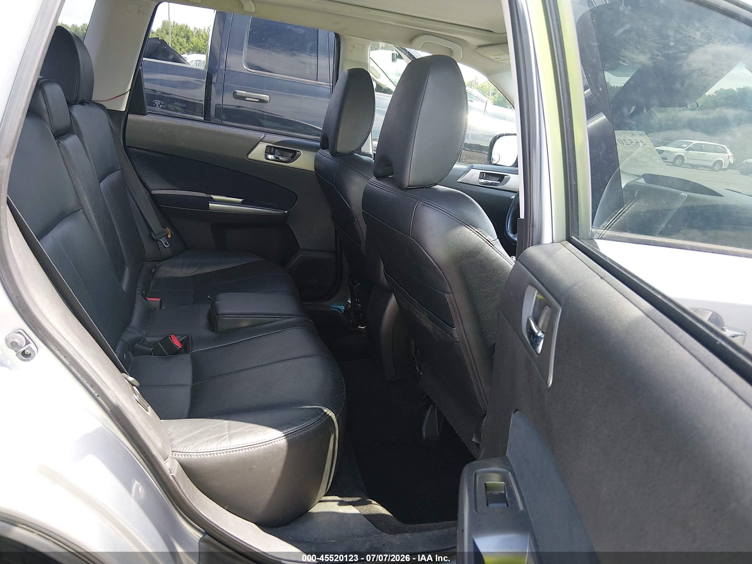 2012 Subaru Forester 2.5x Limited Silver vin: JF2SHAEC4CH412956