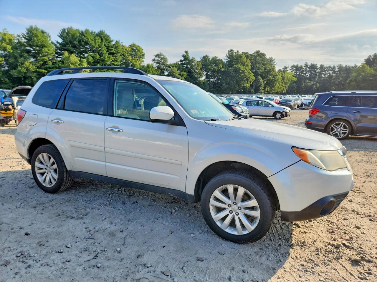 2013 Subaru Forester Limited White vin: JF2SHAEC4DH405541
