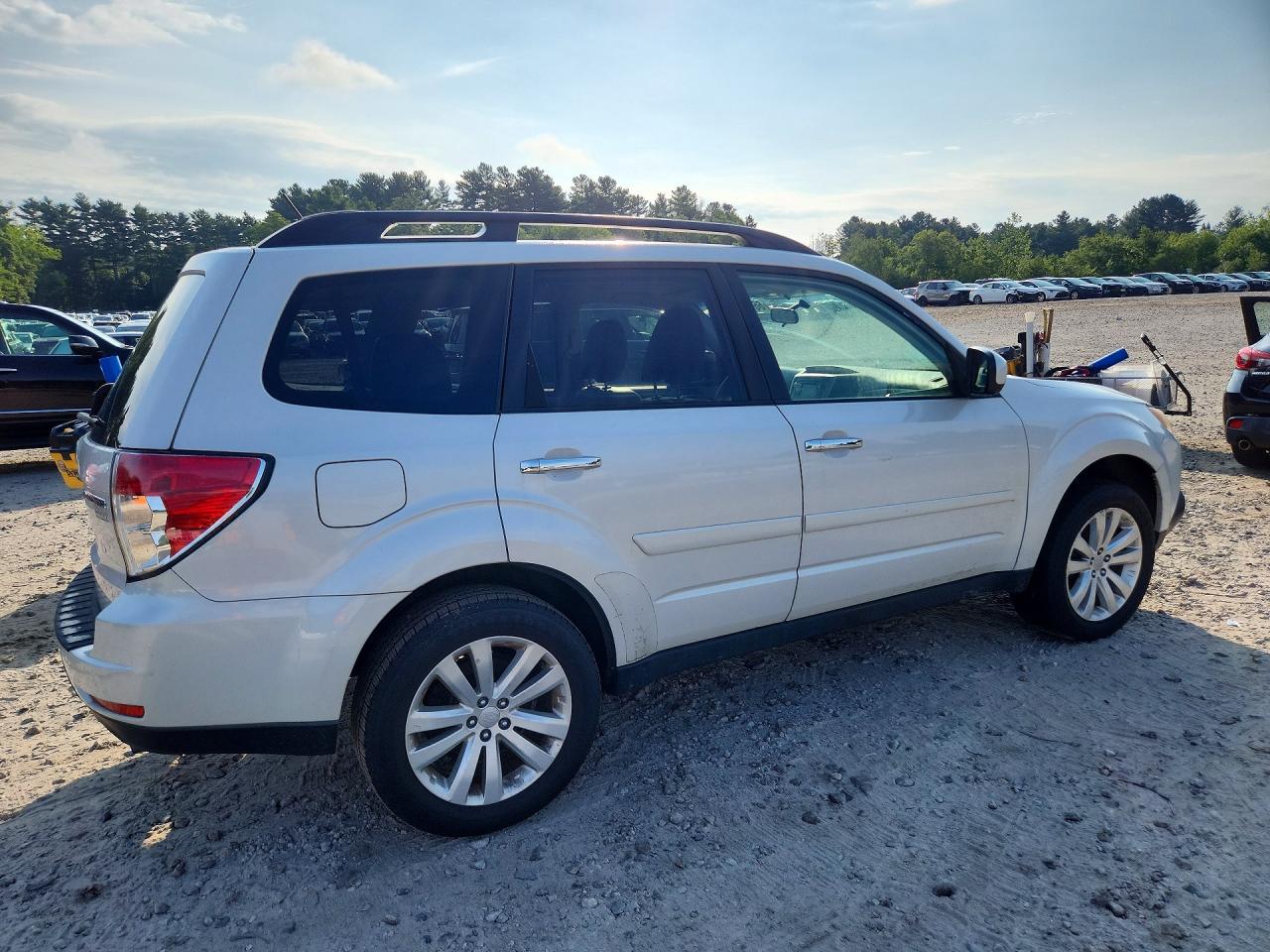 2013 Subaru Forester Limited White vin: JF2SHAEC4DH405541
