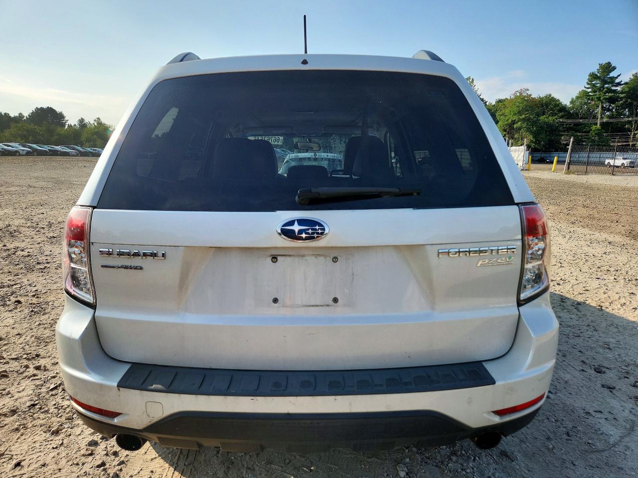 2013 Subaru Forester Limited White vin: JF2SHAEC4DH405541