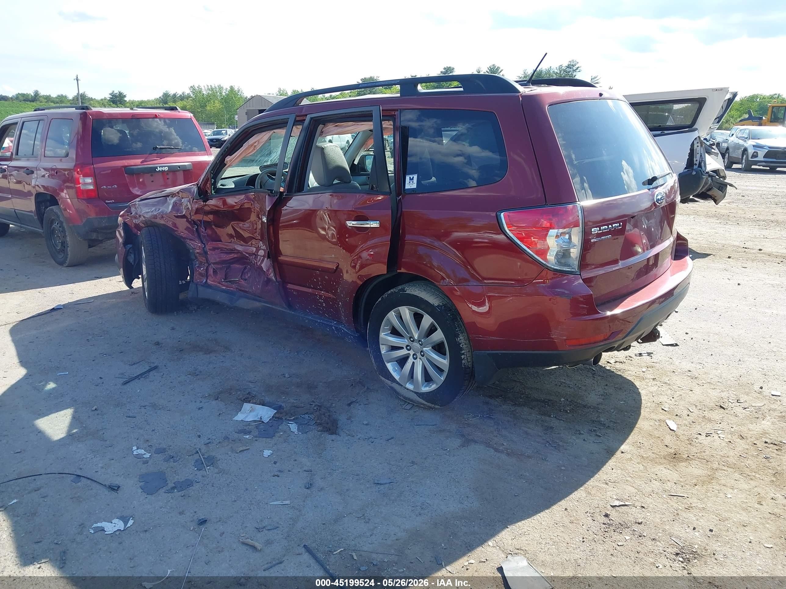 2013 Subaru Forester 2.5x Limited Red vin: JF2SHAEC4DH413591