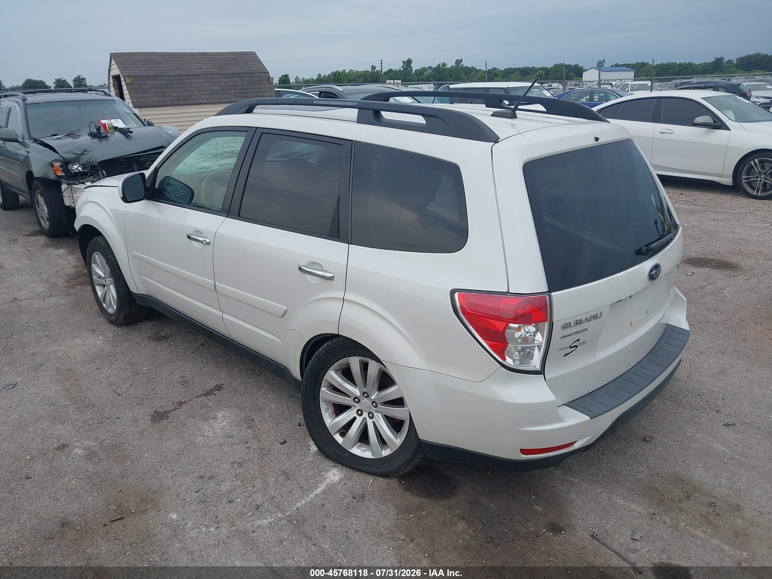 2012 Subaru Forester 2.5x Limited Белый vin: JF2SHAEC5CH416062