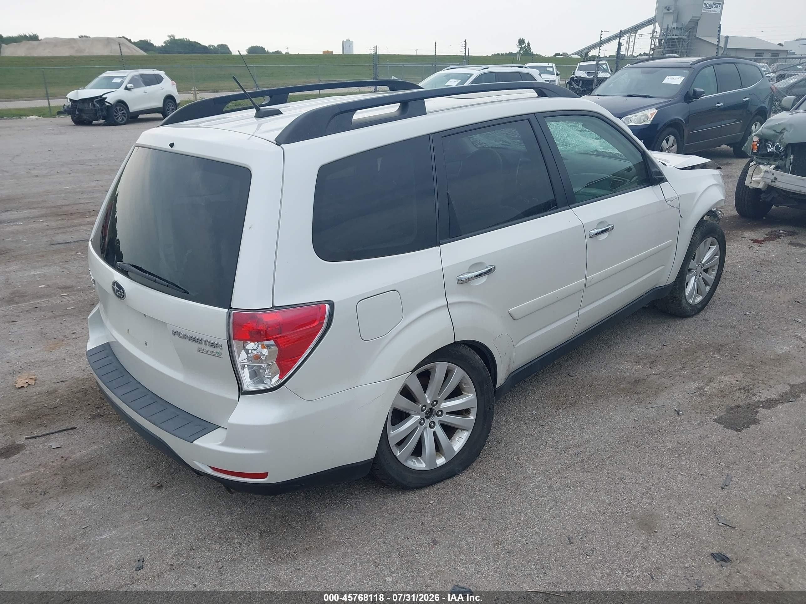 2012 Subaru Forester 2.5x Limited Белый vin: JF2SHAEC5CH416062