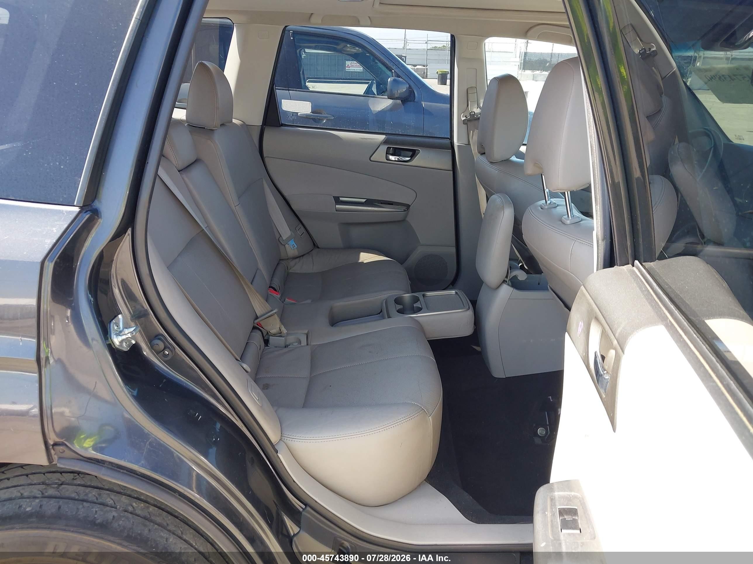 2011 Subaru Forester 2.5x Limited Серый vin: JF2SHAEC6BH709645