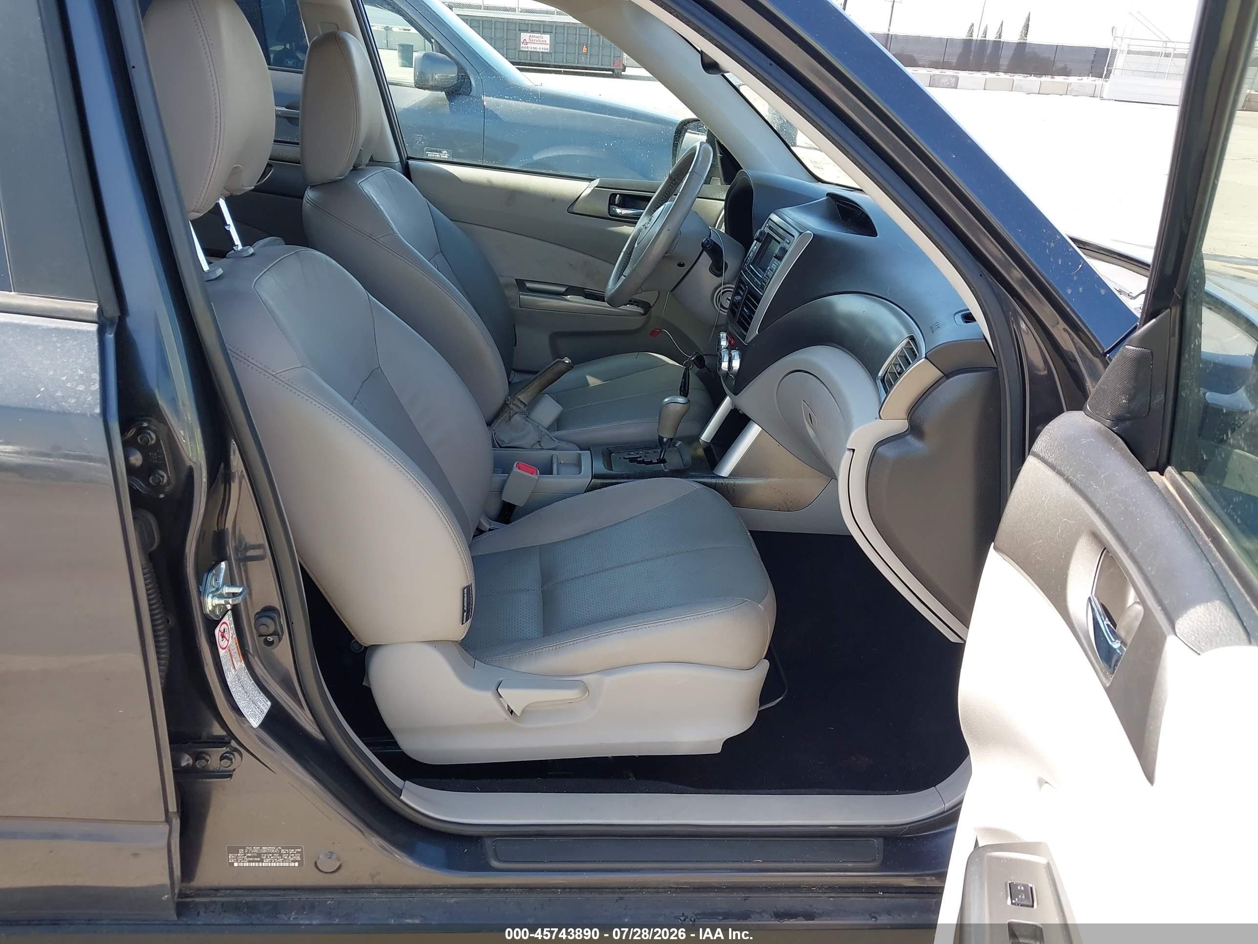 2011 Subaru Forester 2.5x Limited Серый vin: JF2SHAEC6BH709645