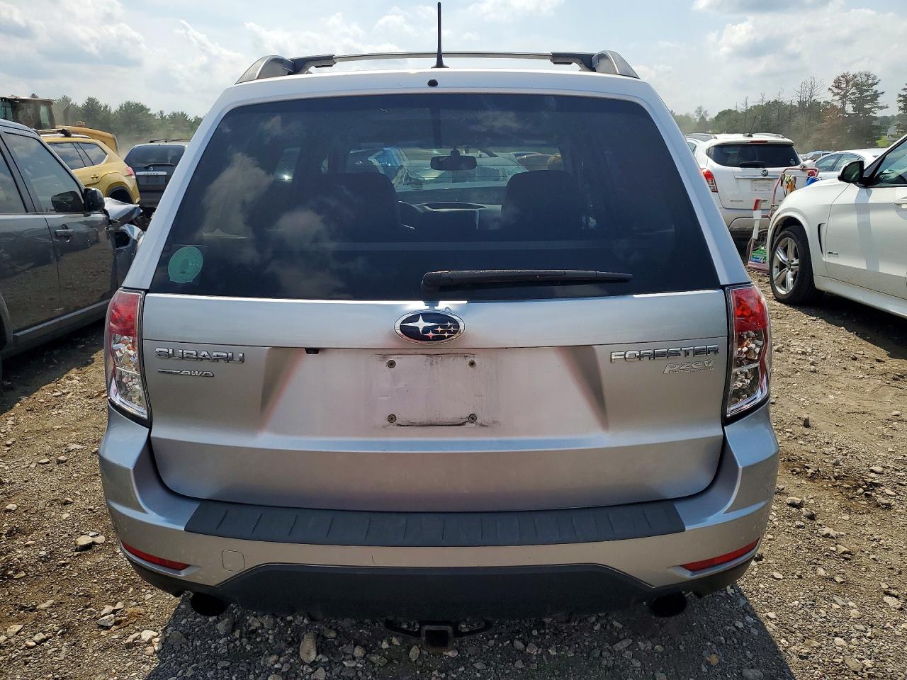 2013 Subaru Forester Limited Silver vin: JF2SHAEC6DH438217