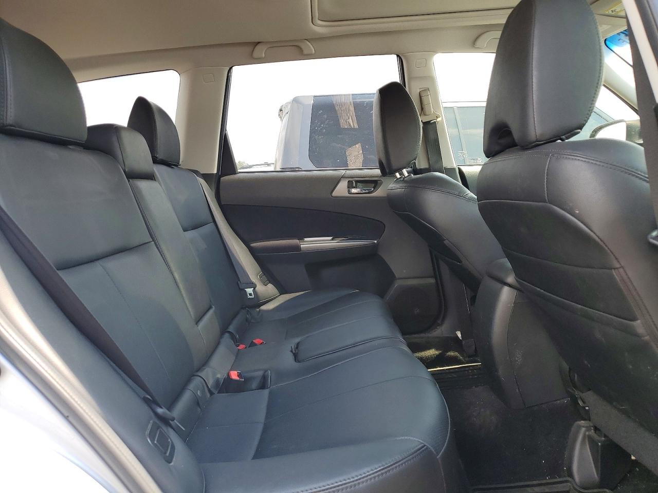 2013 Subaru Forester Limited Silver vin: JF2SHAEC6DH438217