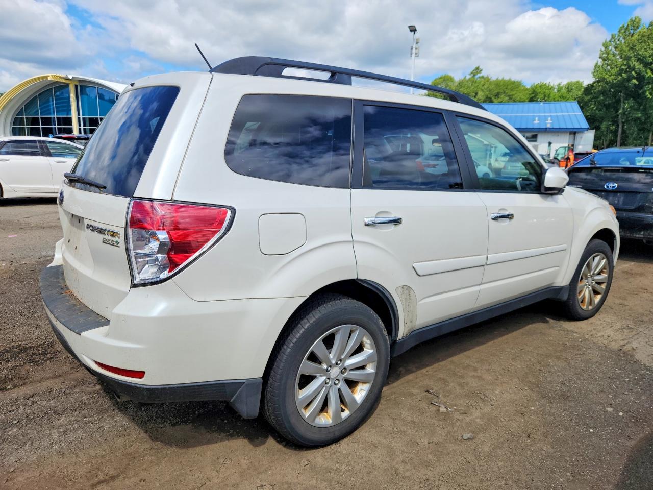 2011 Subaru Forester Limited White vin: JF2SHAEC7BH782720