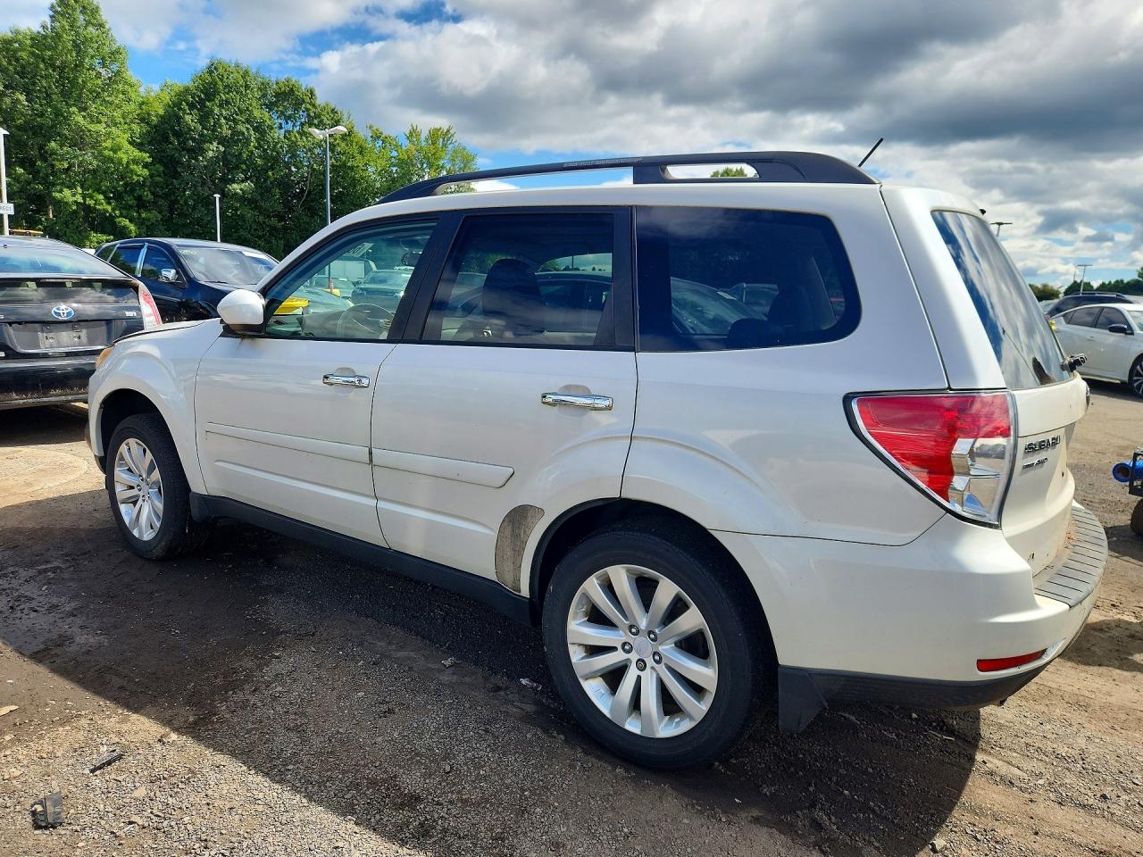 2011 Subaru Forester Limited White vin: JF2SHAEC7BH782720