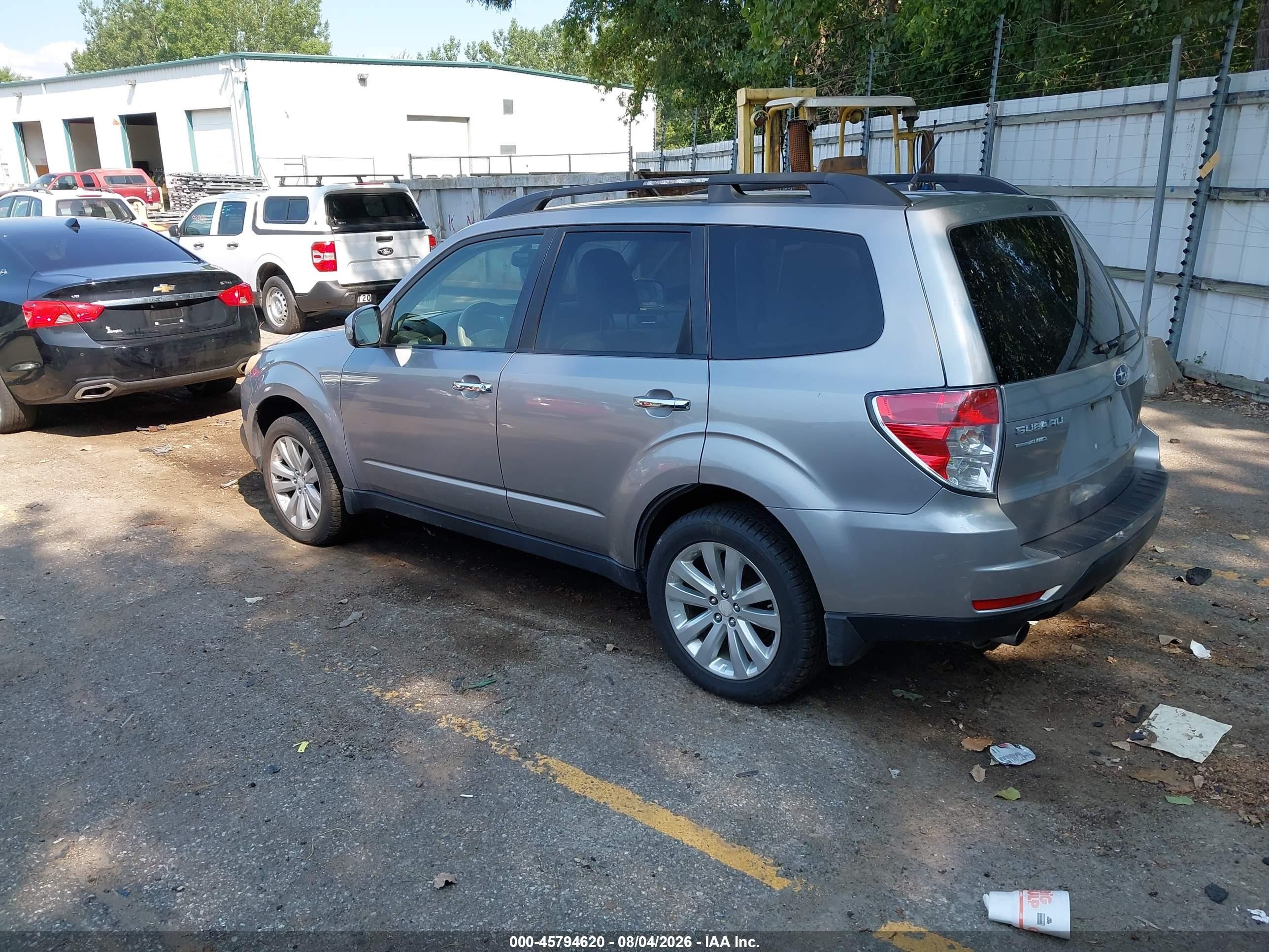 2011 Subaru Forester 2.5x Limited Silver vin: JF2SHAEC8BH739357
