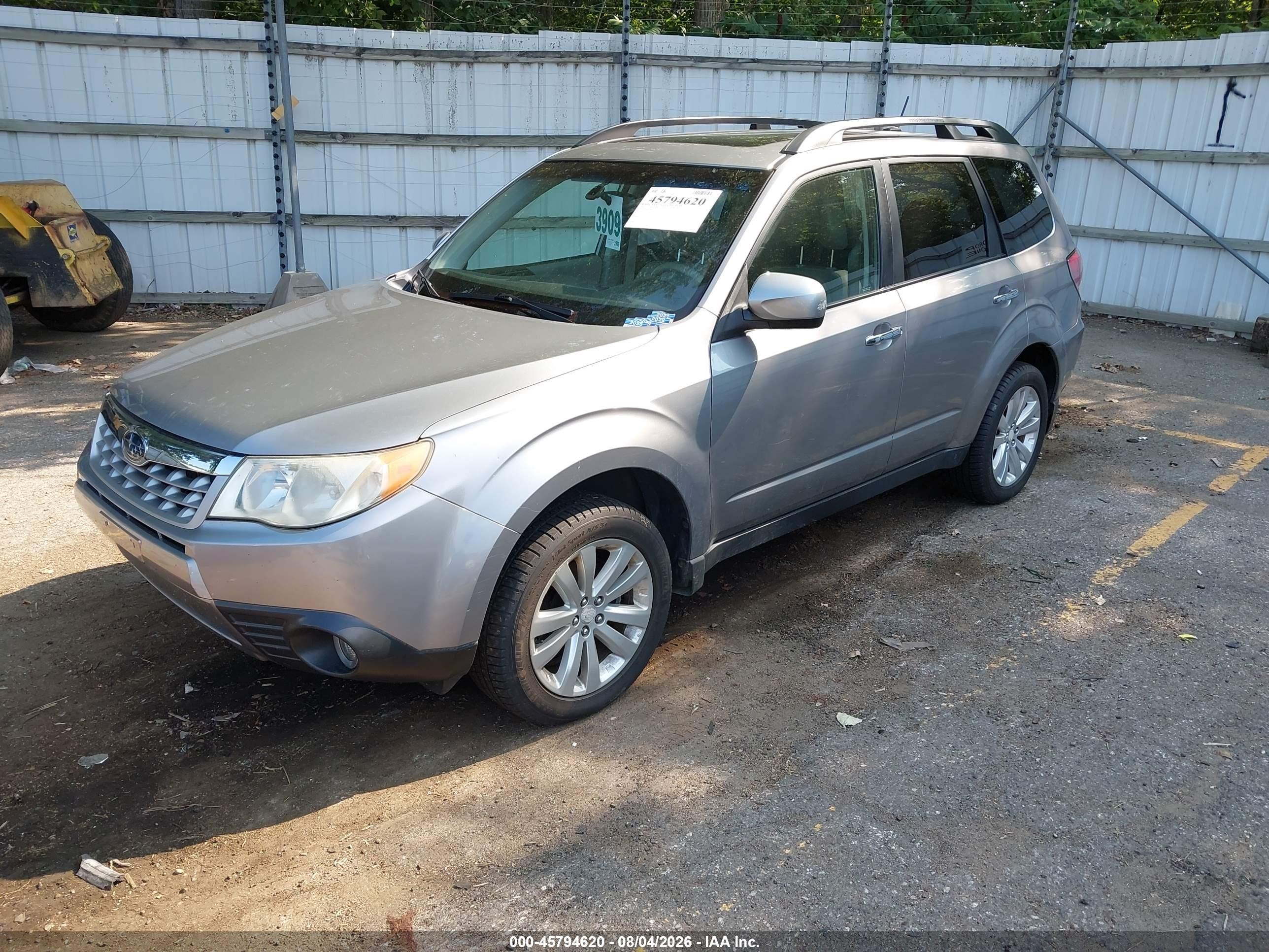 2011 Subaru Forester 2.5x Limited Silver vin: JF2SHAEC8BH739357