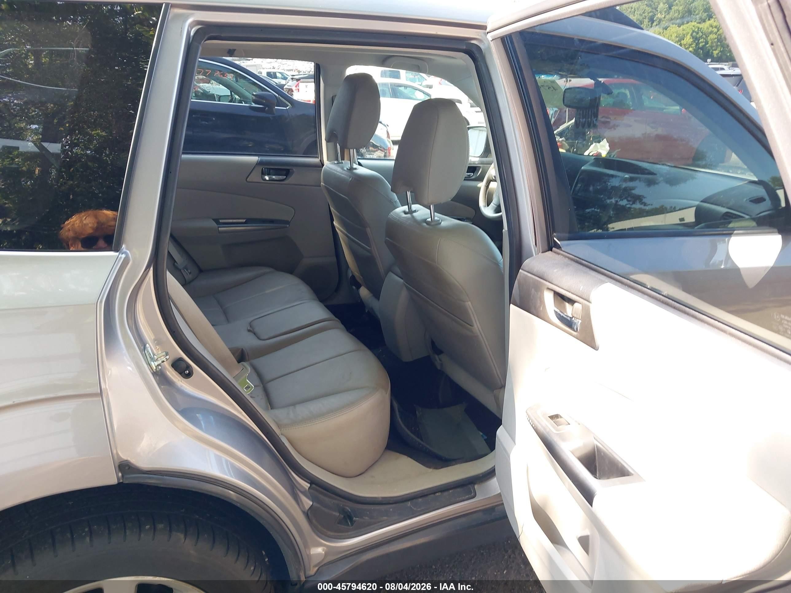 2011 Subaru Forester 2.5x Limited Silver vin: JF2SHAEC8BH739357