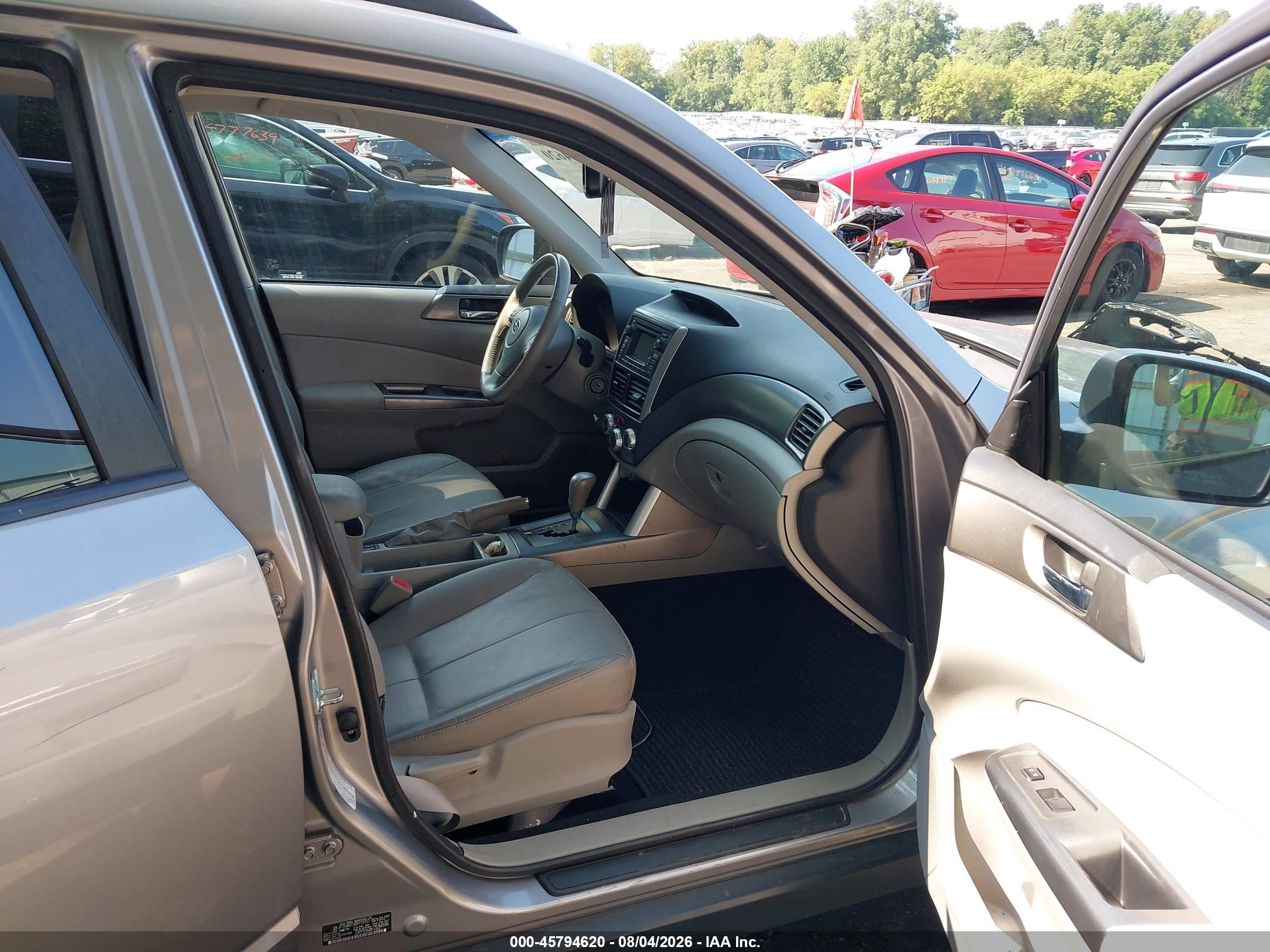 2011 Subaru Forester 2.5x Limited Silver vin: JF2SHAEC8BH739357