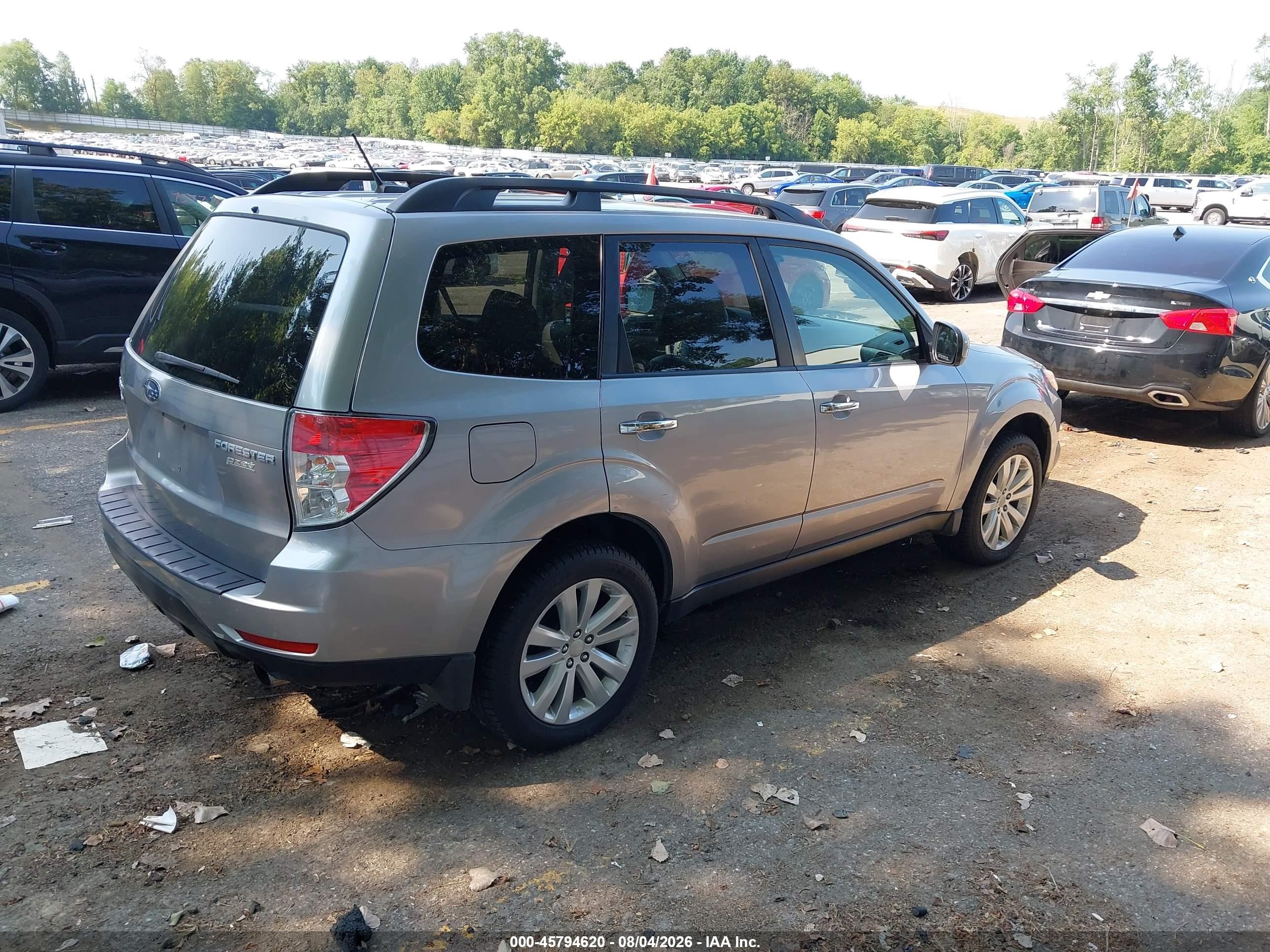 2011 Subaru Forester 2.5x Limited Silver vin: JF2SHAEC8BH739357