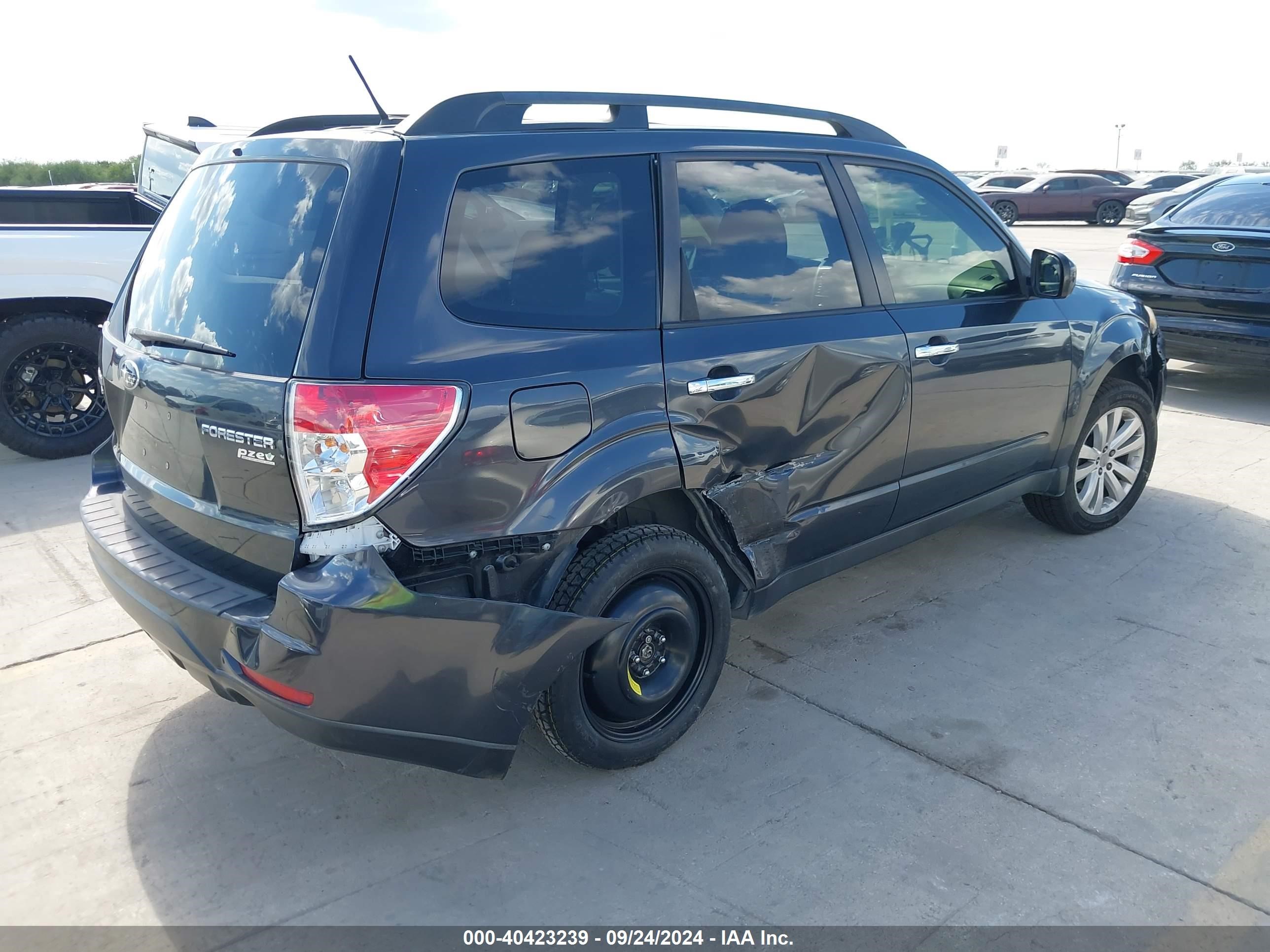 2012 Subaru Forester 2.5x Limited Gray vin: JF2SHAEC8CH455227