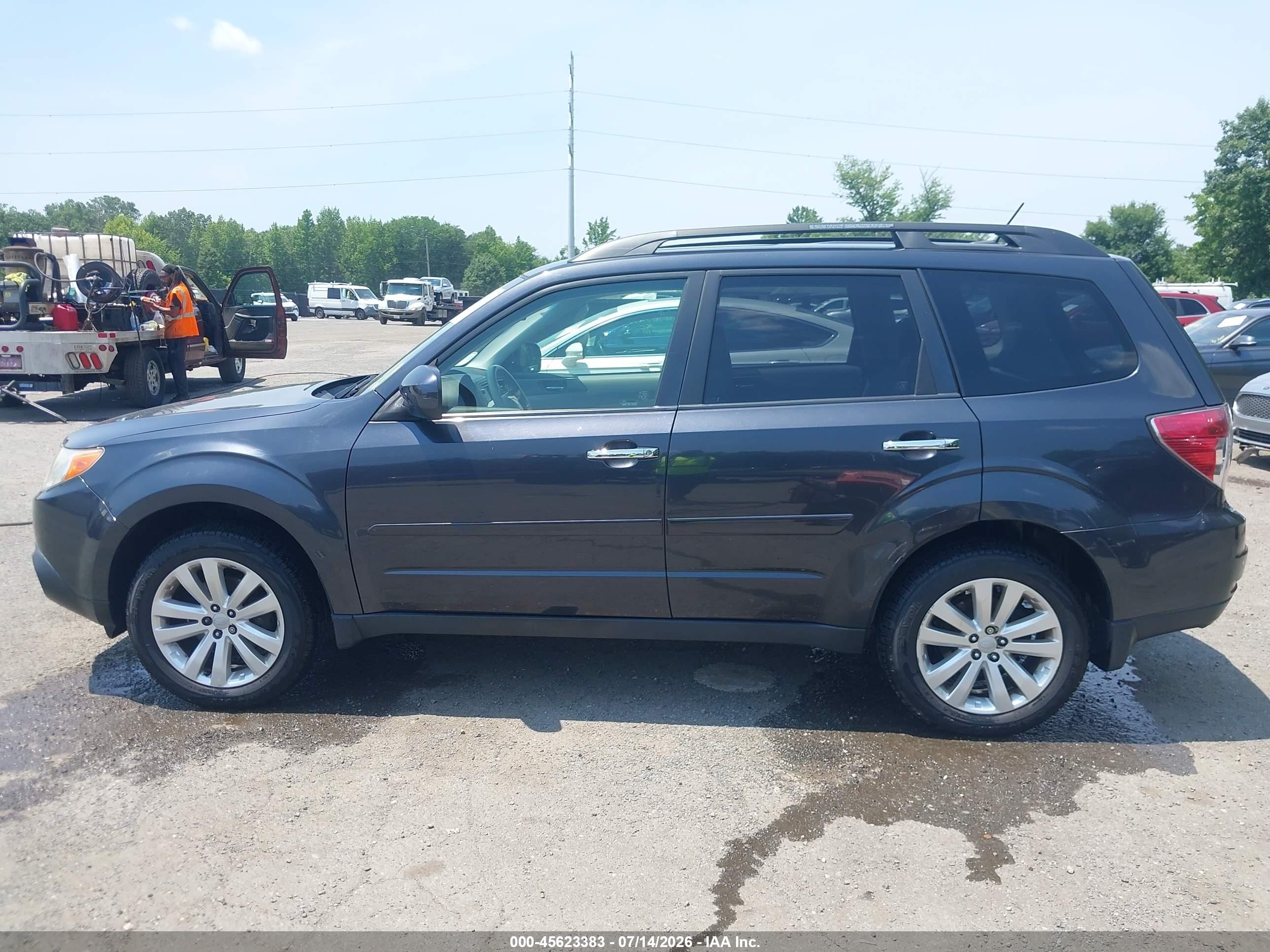 2012 Subaru Forester 2.5x Limited Gray vin: JF2SHAEC8CH456264