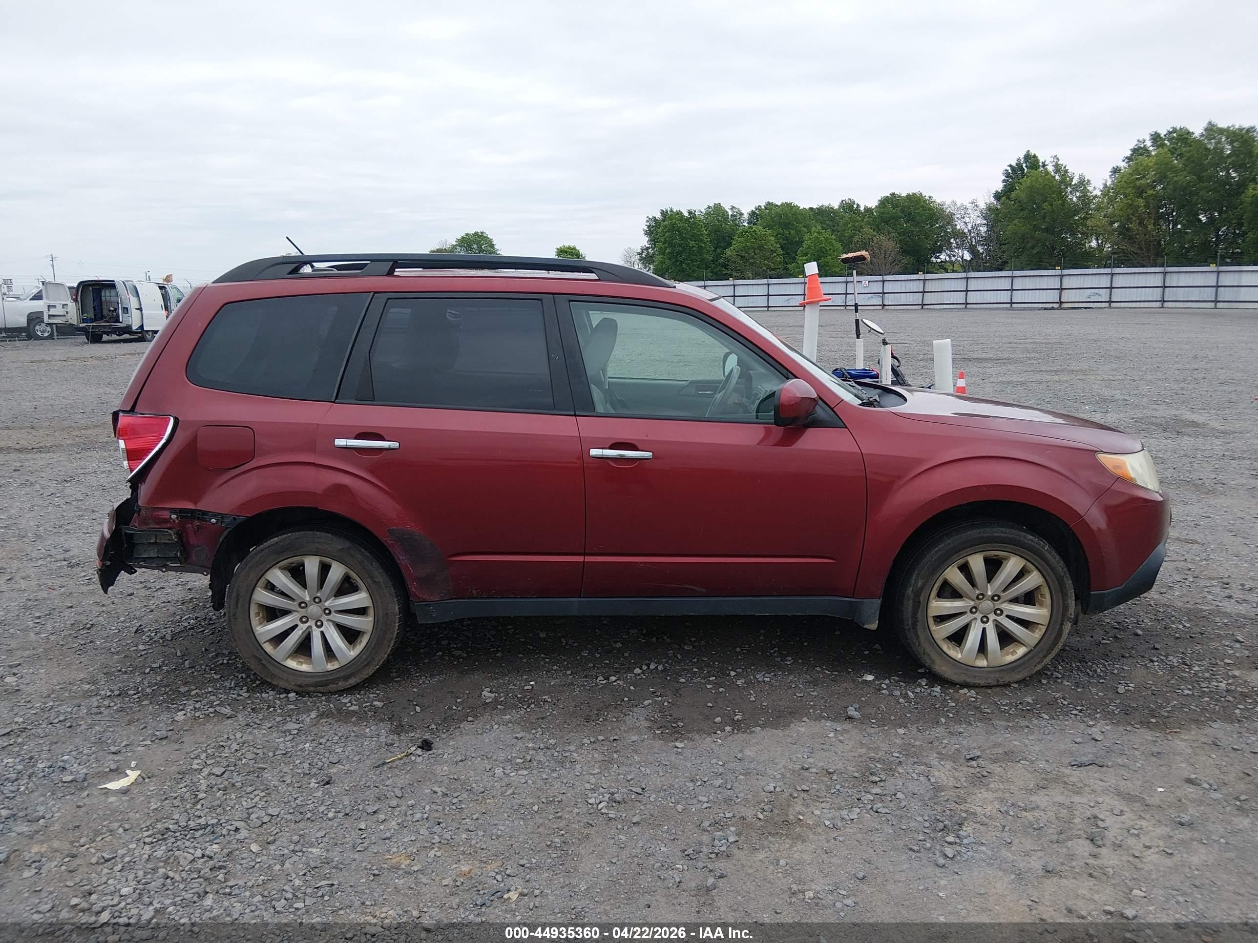 2013 Subaru Forester 2.5x Limited Burgundy vin: JF2SHAEC8DH416901