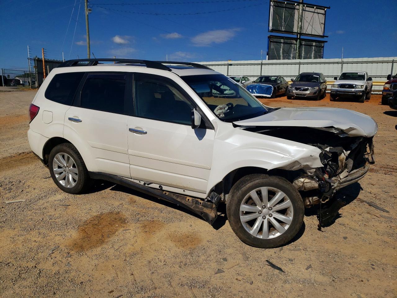 2013 Subaru Forester Limited White vin: JF2SHAEC8DH419216