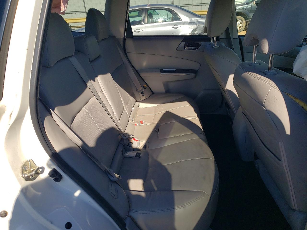 2013 Subaru Forester Limited White vin: JF2SHAEC8DH419216
