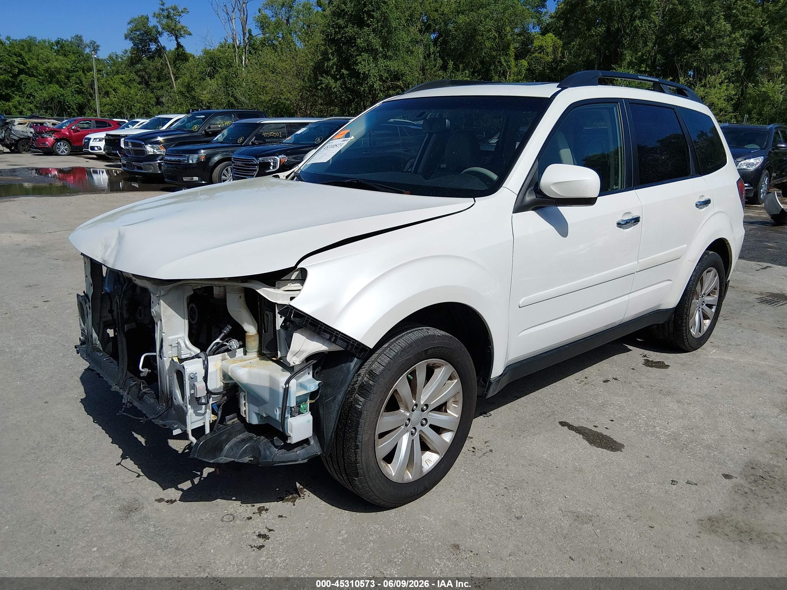 2013 Subaru Forester 2.5x Limited White vin: JF2SHAEC8DH425484