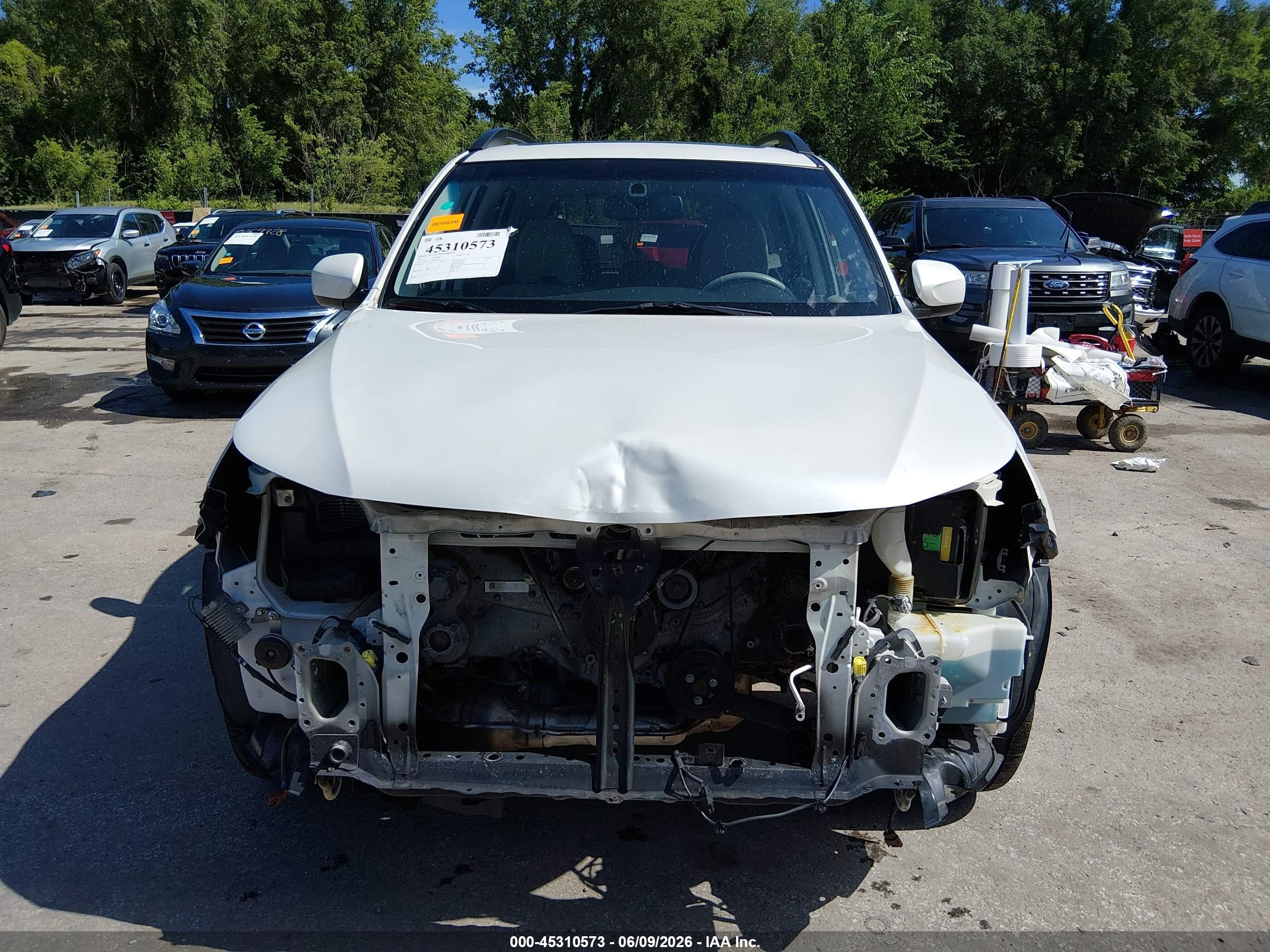 2013 Subaru Forester 2.5x Limited White vin: JF2SHAEC8DH425484