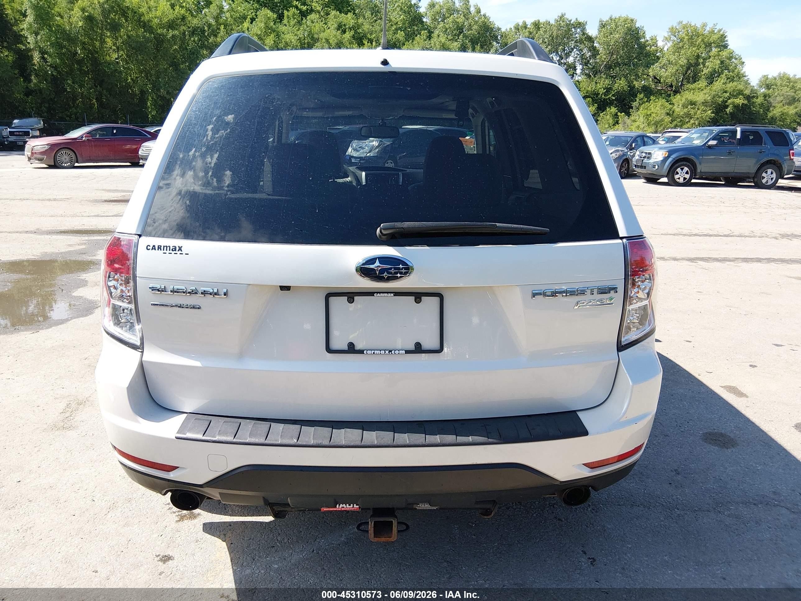 2013 Subaru Forester 2.5x Limited White vin: JF2SHAEC8DH425484