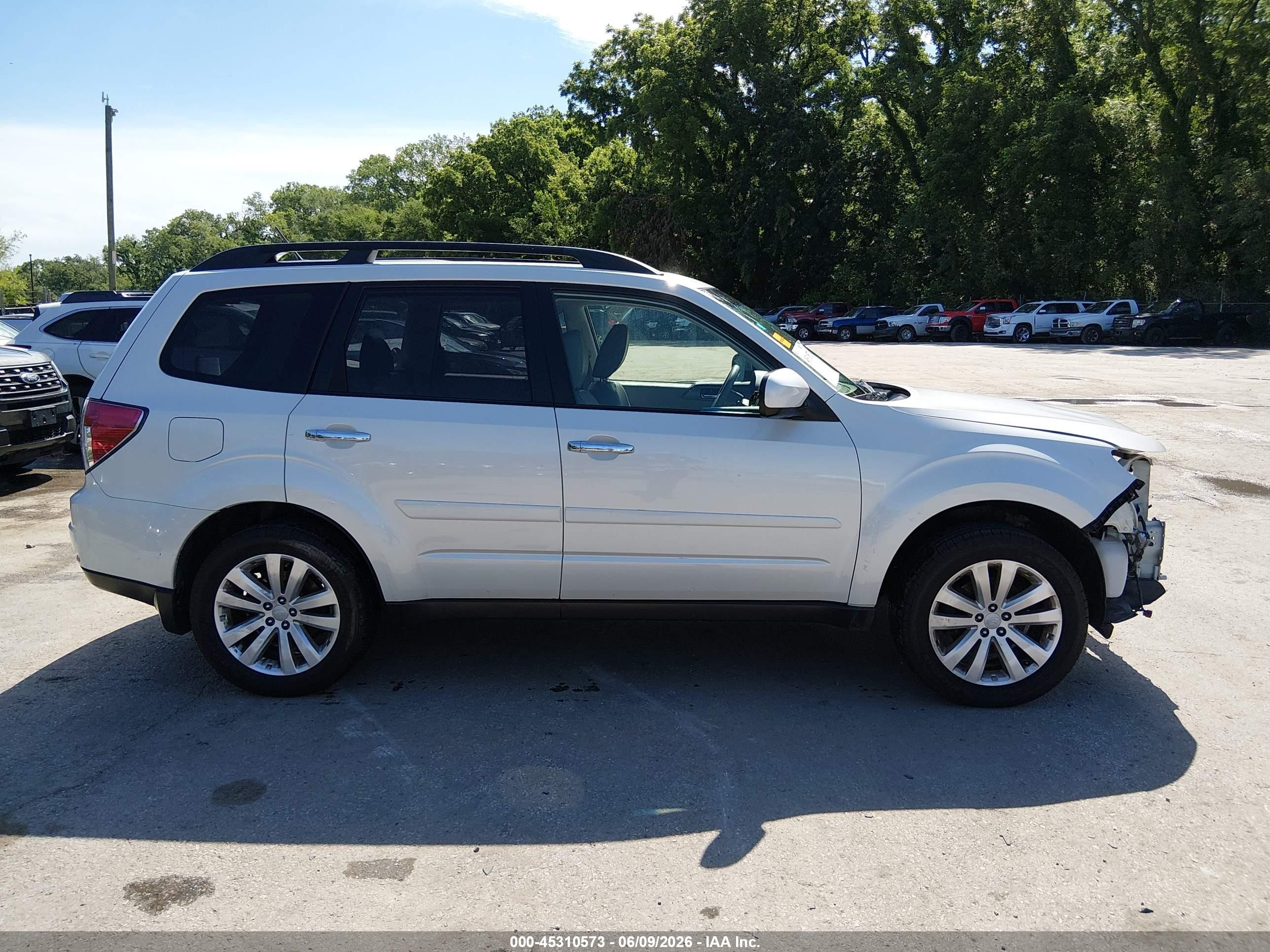 2013 Subaru Forester 2.5x Limited White vin: JF2SHAEC8DH425484