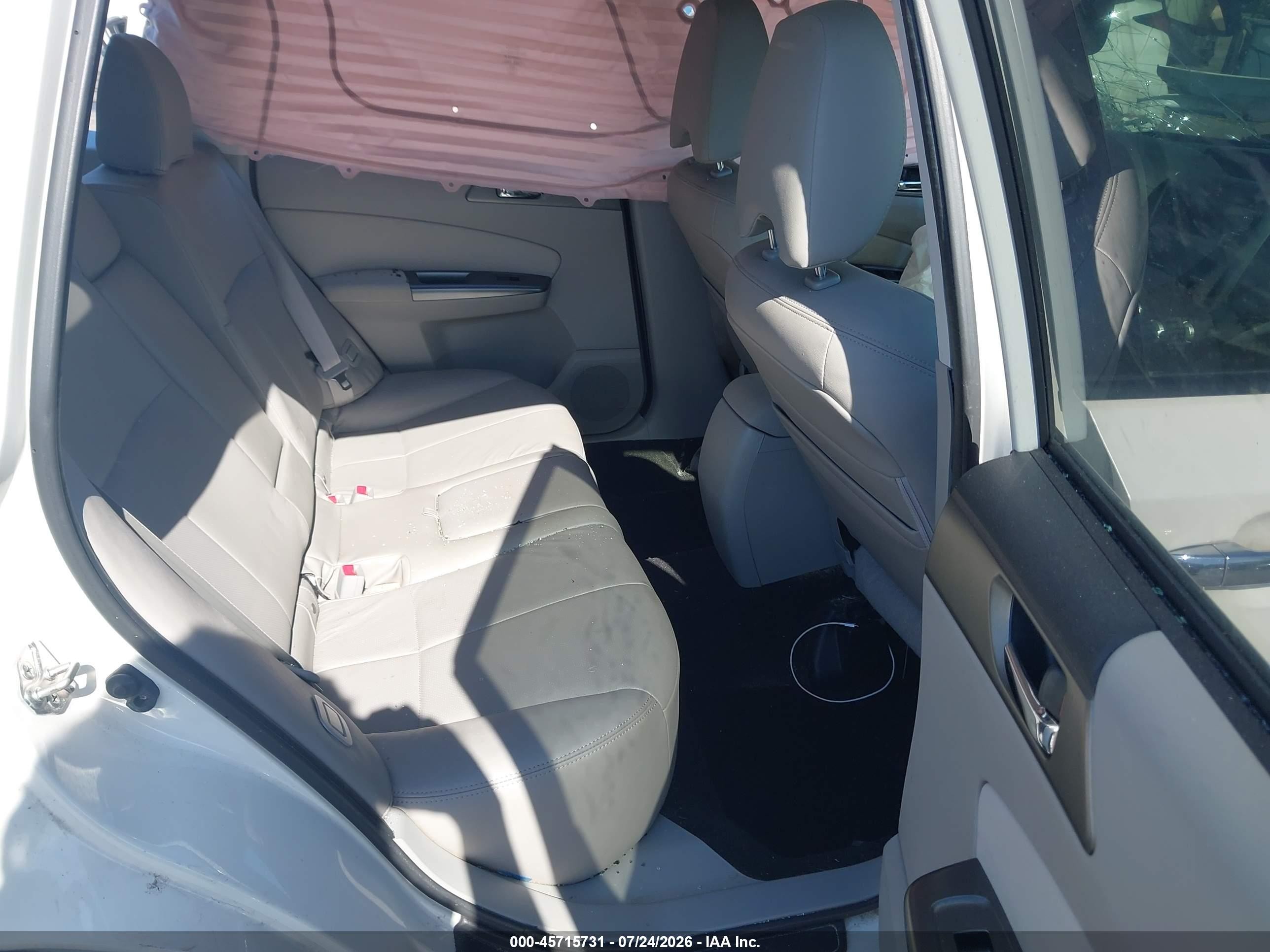 2013 Subaru Forester 2.5x Limited White vin: JF2SHAEC8DH438218
