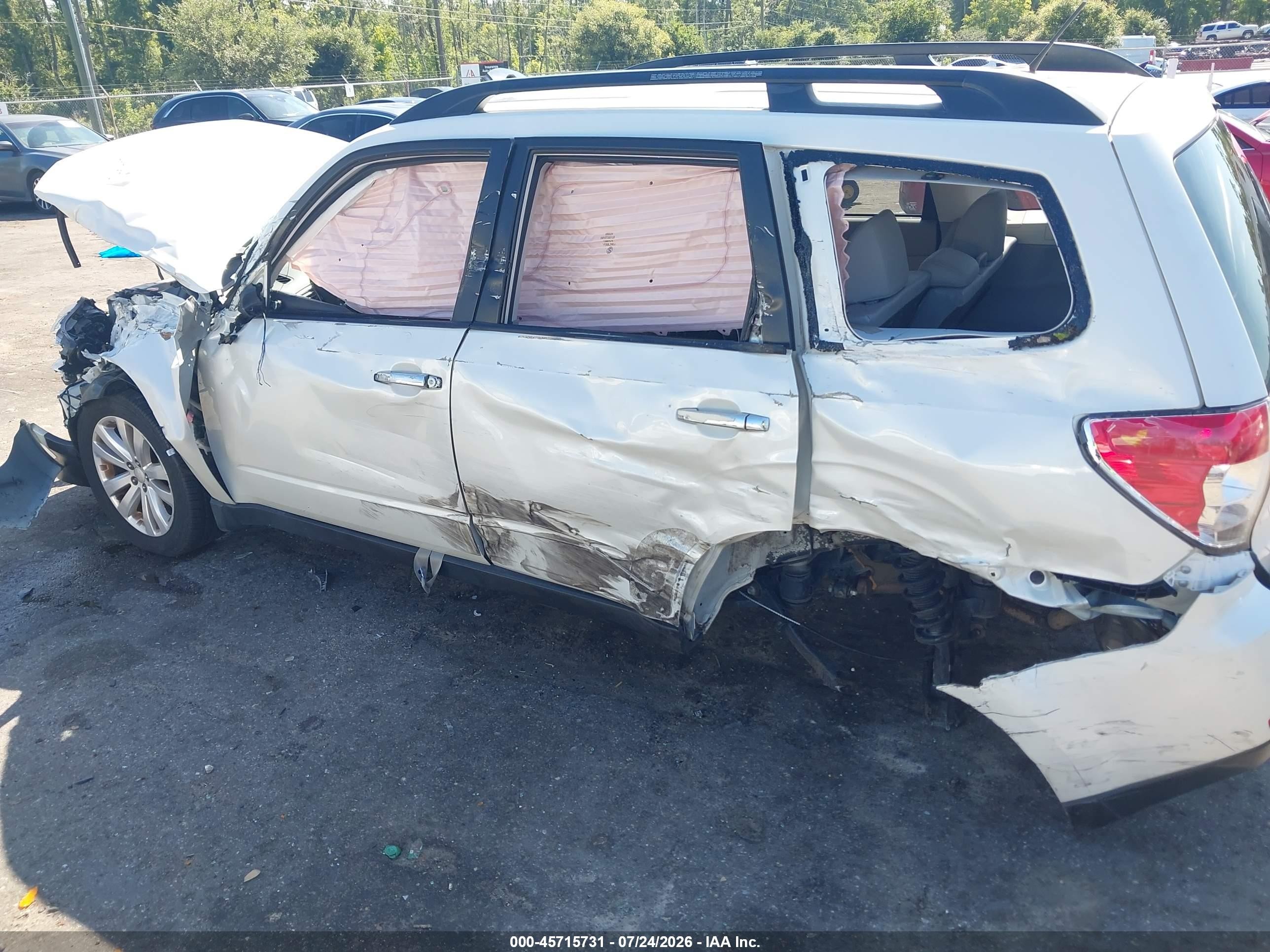 2013 Subaru Forester 2.5x Limited White vin: JF2SHAEC8DH438218