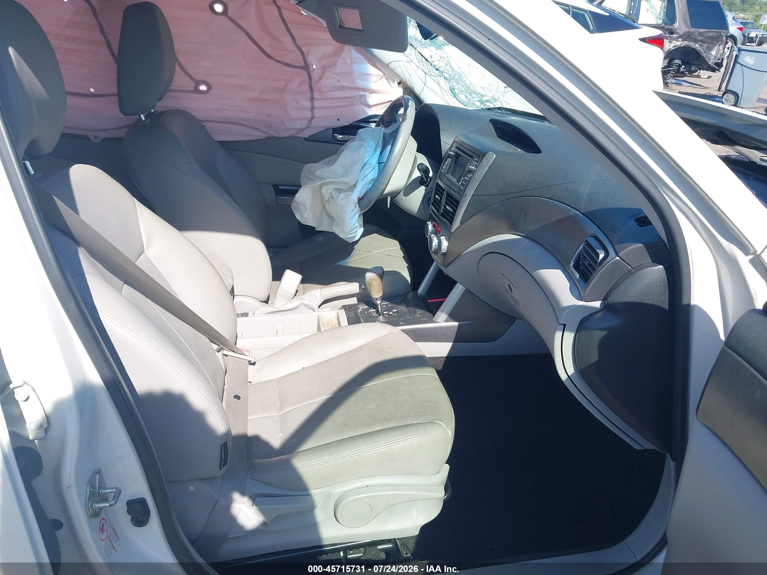 2013 Subaru Forester 2.5x Limited White vin: JF2SHAEC8DH438218