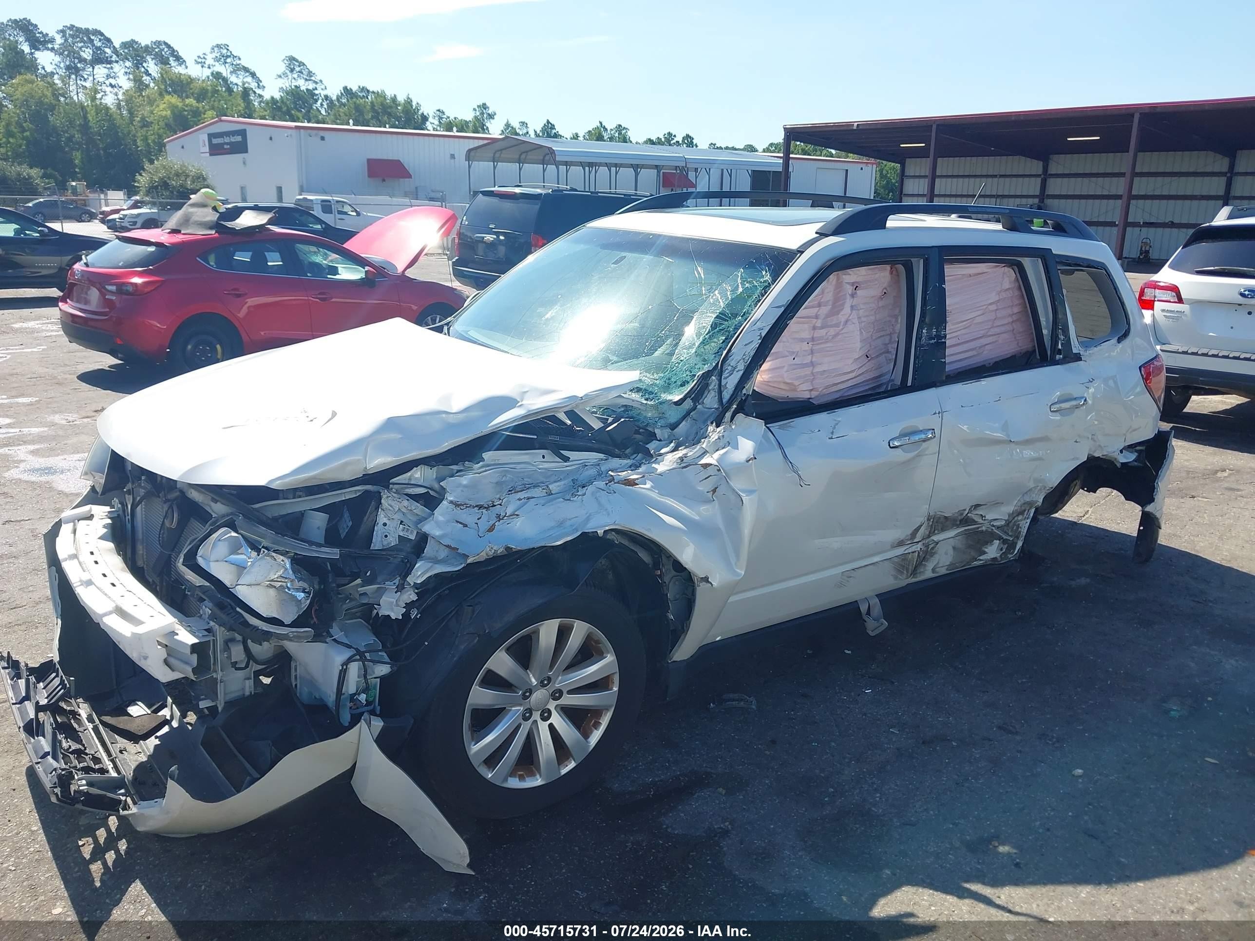 2013 Subaru Forester 2.5x Limited White vin: JF2SHAEC8DH438218