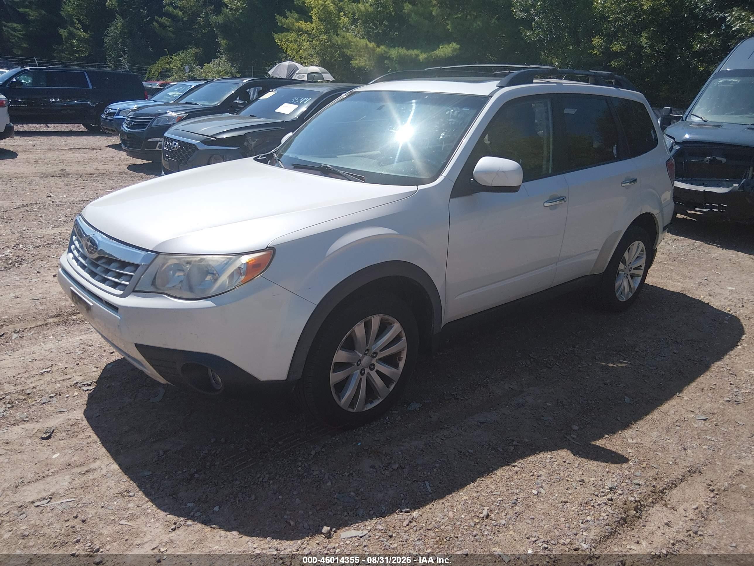 2013 Subaru Forester 2.5x Limited White vin: JF2SHAECXDH427785