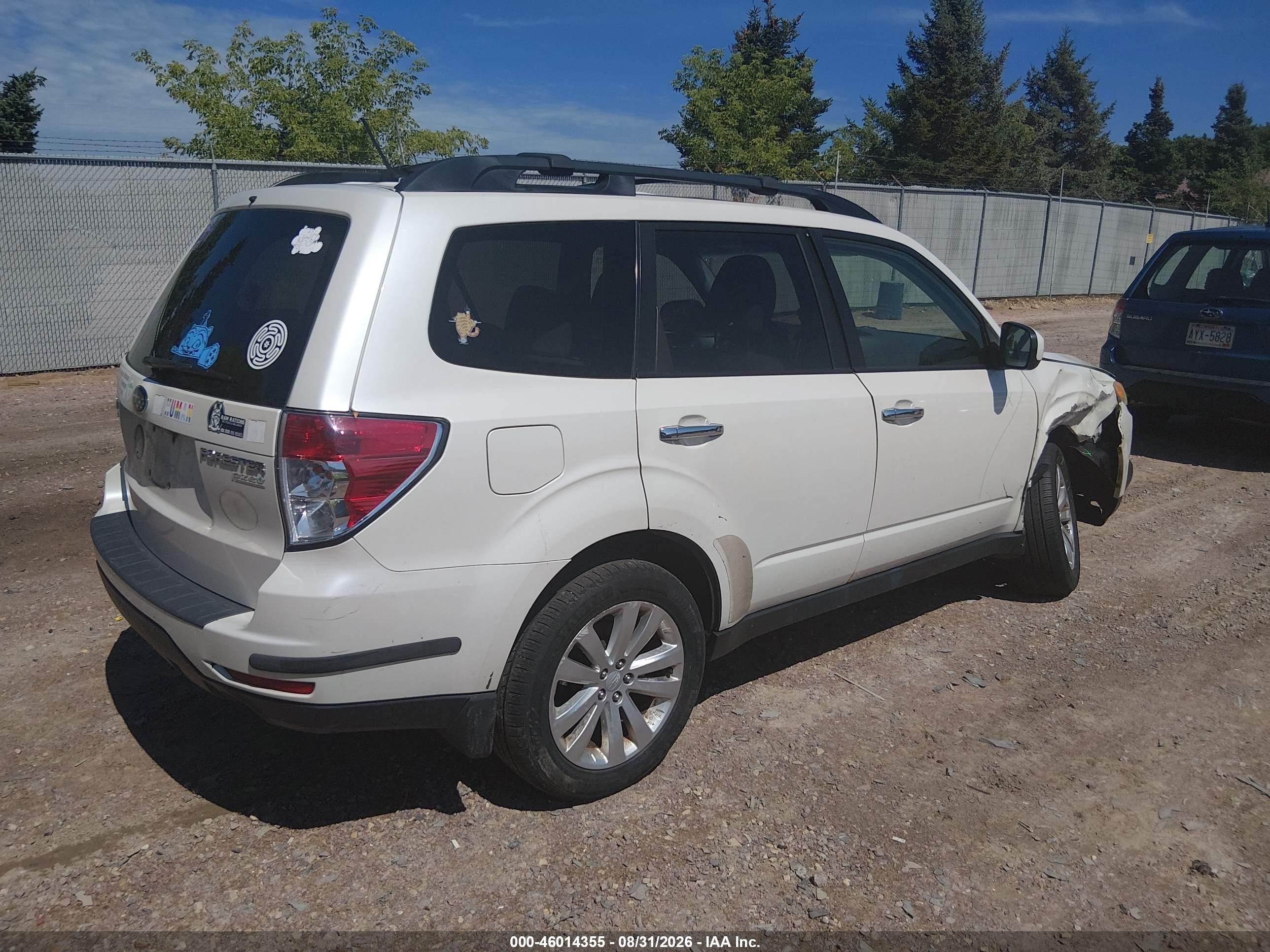 2013 Subaru Forester 2.5x Limited White vin: JF2SHAECXDH427785