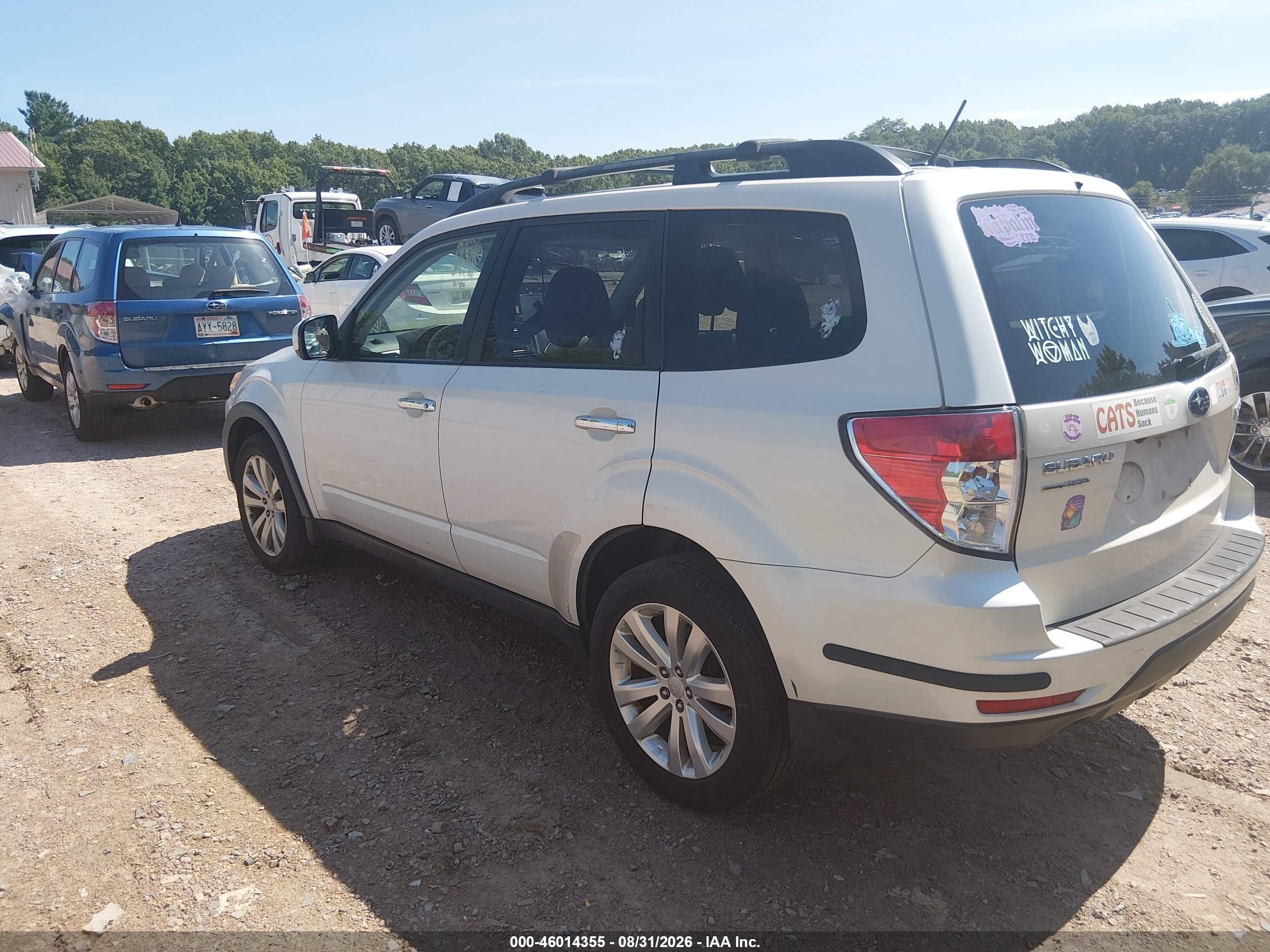 2013 Subaru Forester 2.5x Limited White vin: JF2SHAECXDH427785