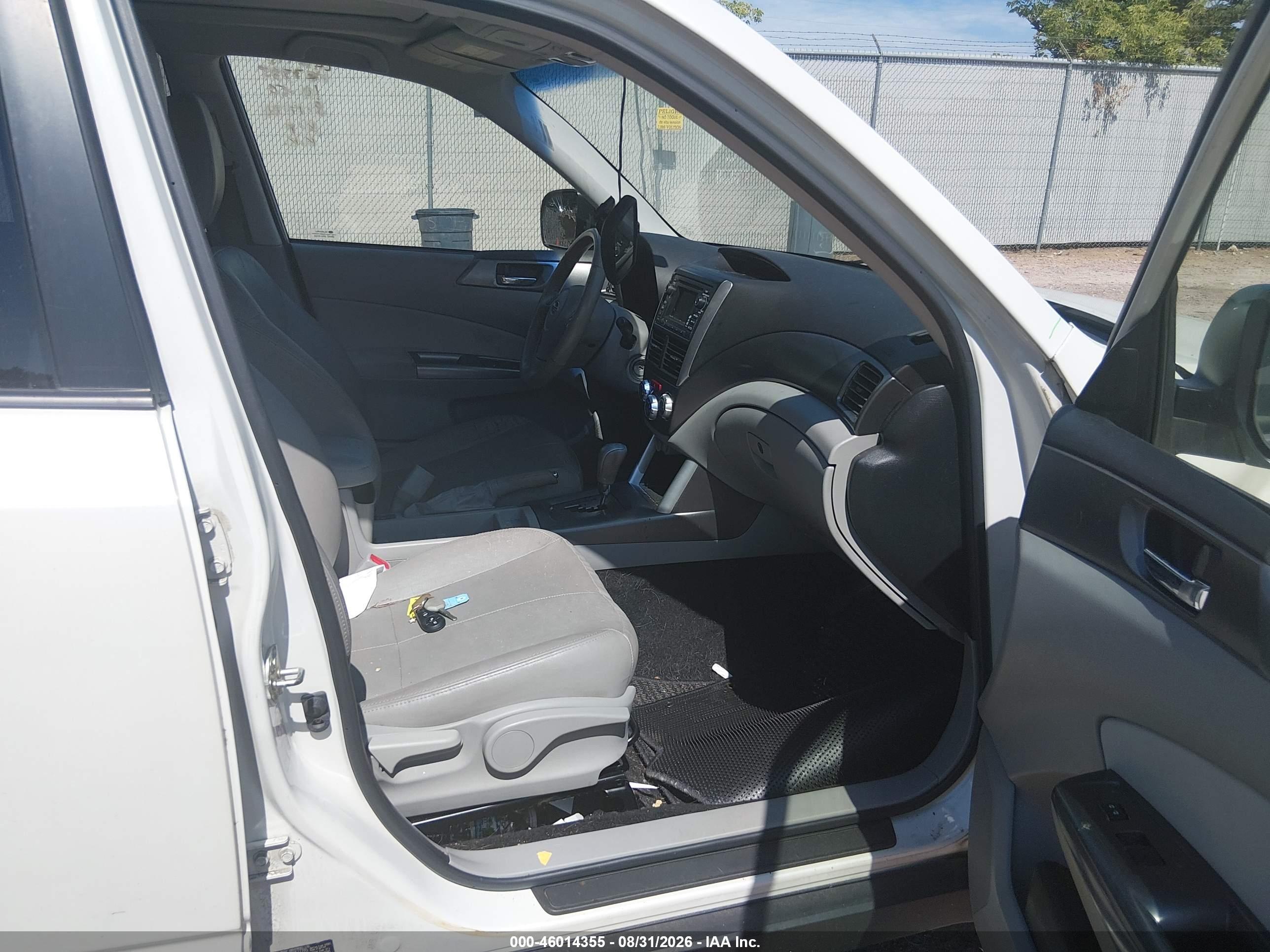 2013 Subaru Forester 2.5x Limited White vin: JF2SHAECXDH427785